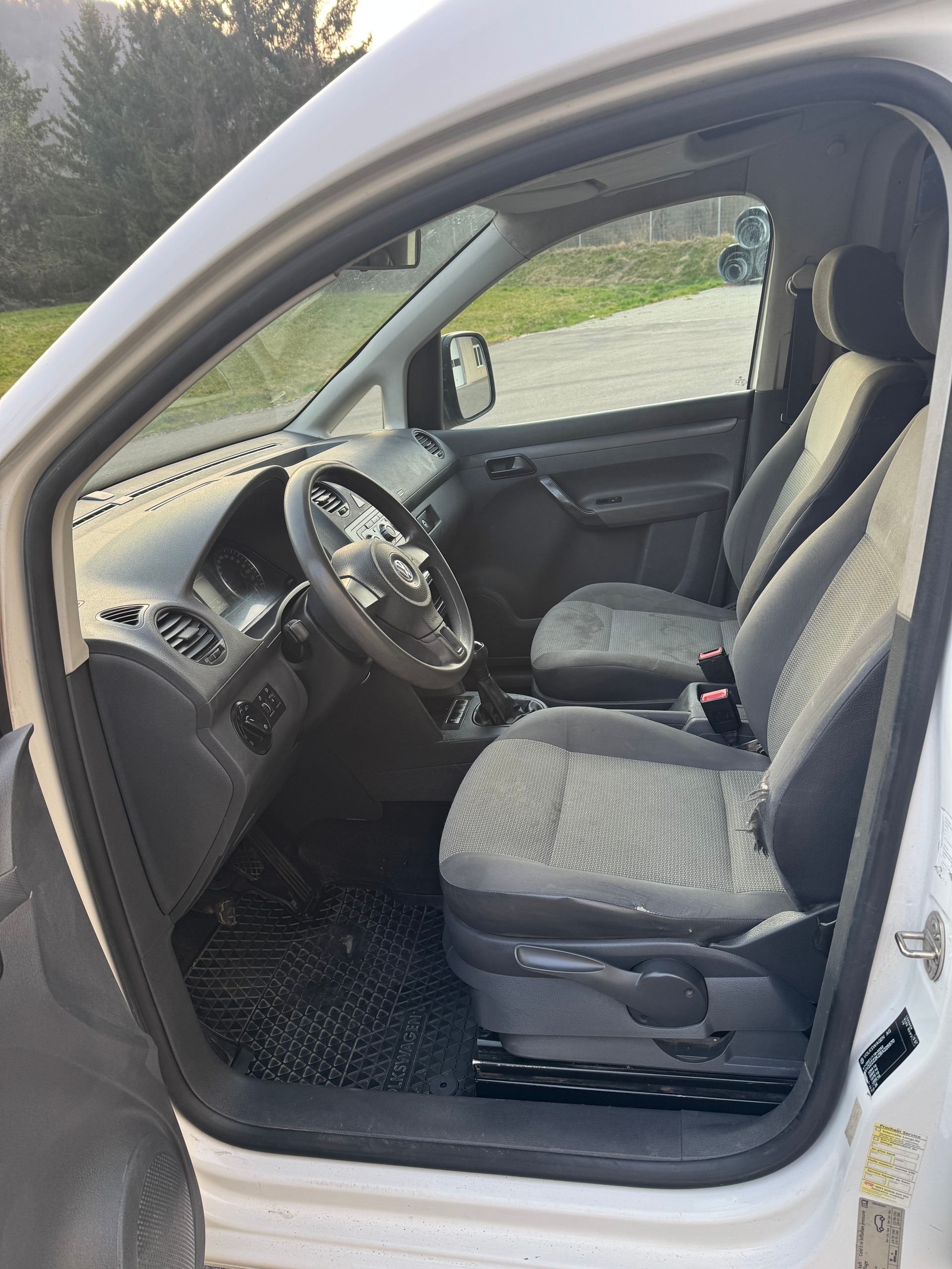 VW Caddy 1.6 TDI-image-8
