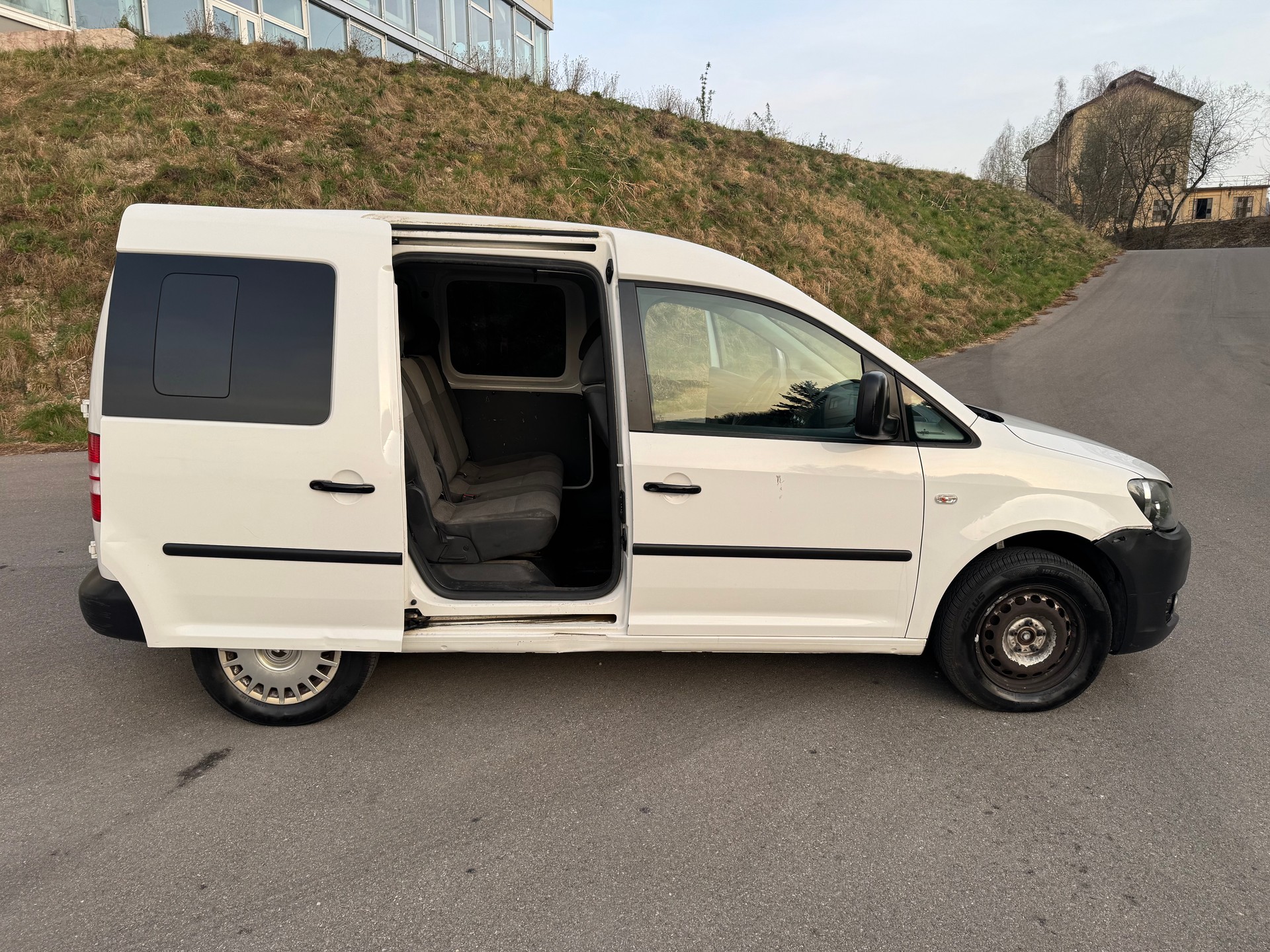 VW Caddy 1.6 TDI-image-11