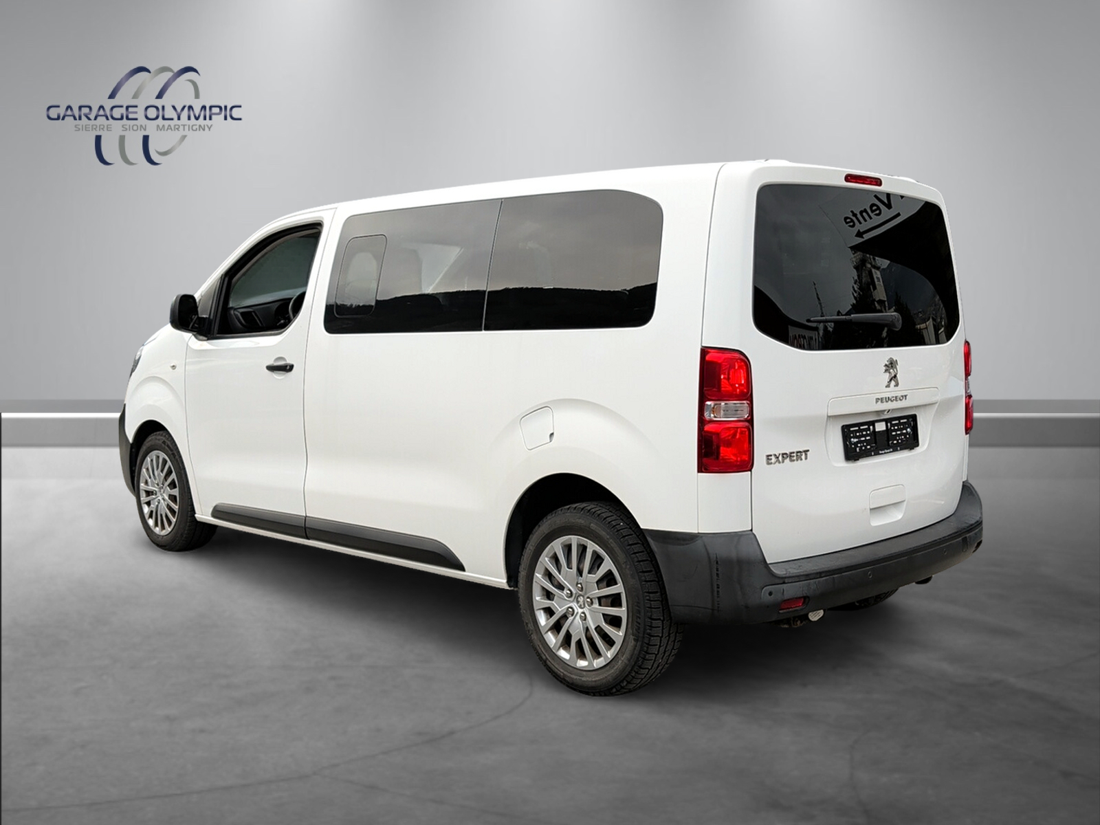PEUGEOT Traveller 2.0 BlueHDi Business Standard EAT-image-3
