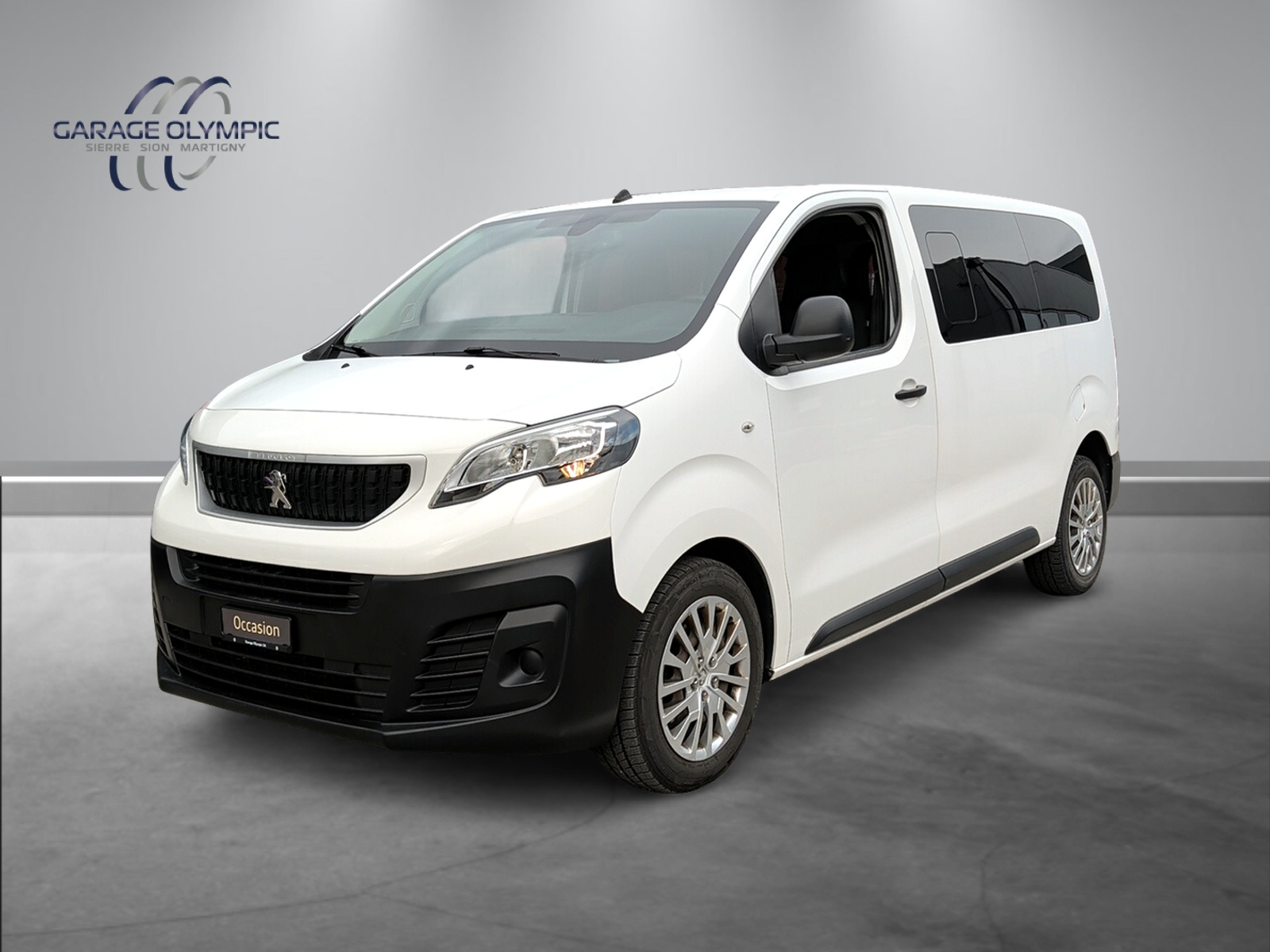 PEUGEOT Traveller 2.0 BlueHDi Business Standard EAT-image-0