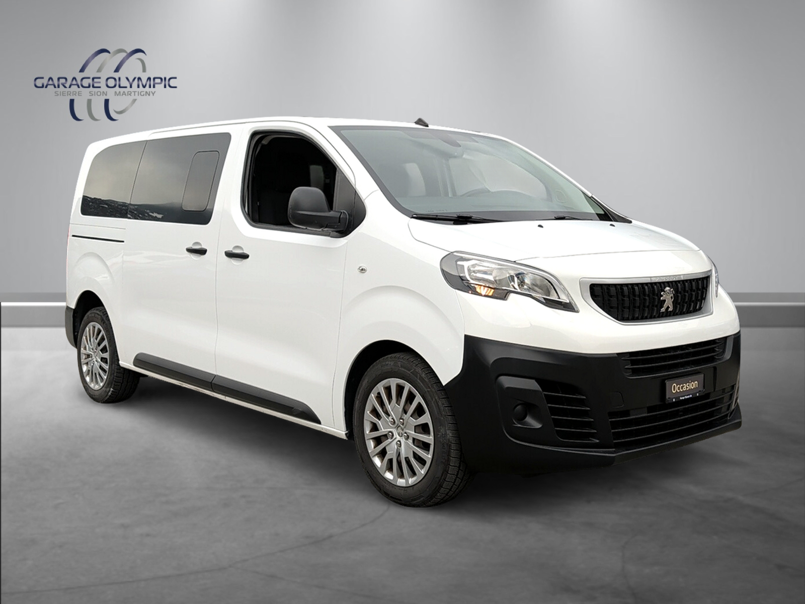 PEUGEOT Traveller 2.0 BlueHDi Business Standard EAT-image-1