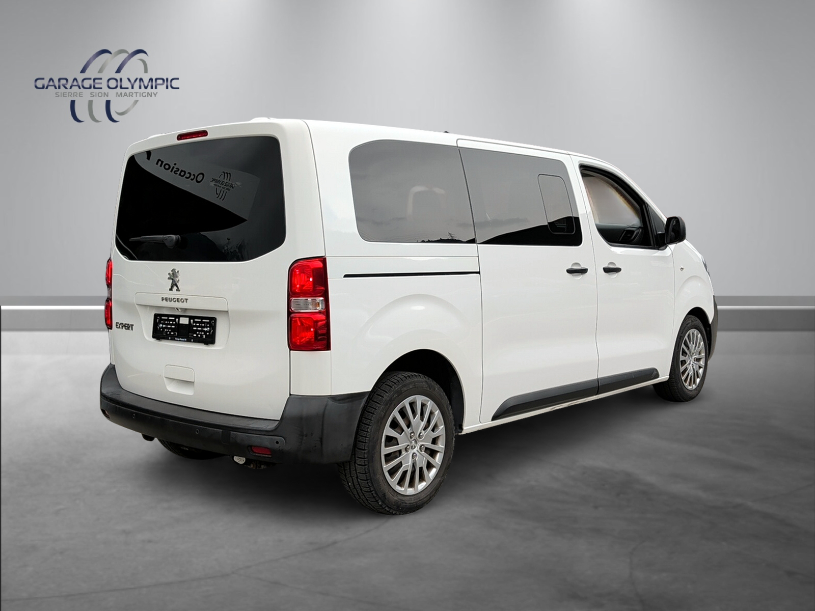 PEUGEOT Traveller 2.0 BlueHDi Business Standard EAT-image-2