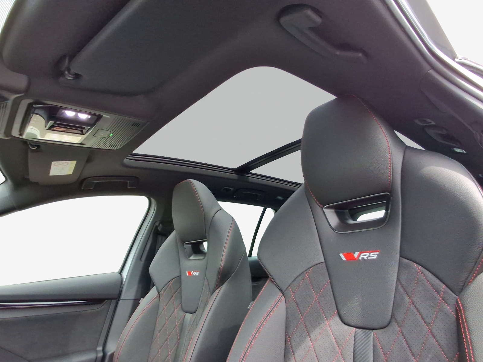 SKODA Octavia Combi 2.0 TSI DSG RS-image-13