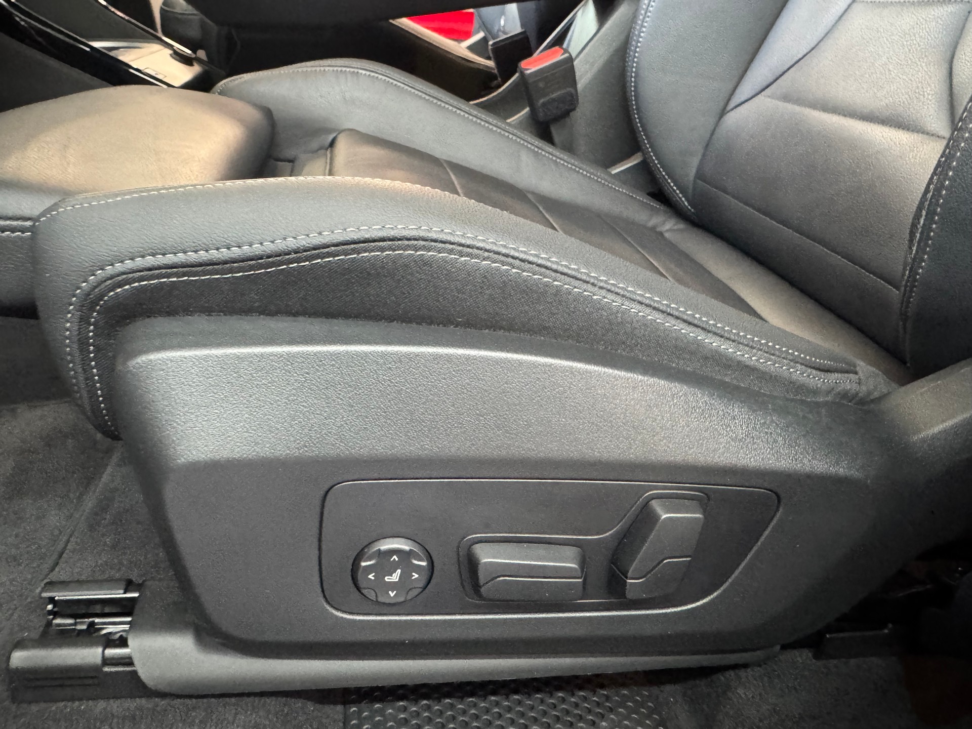BMW X1 xDrive 20d 48V M Sport Pro-image-11