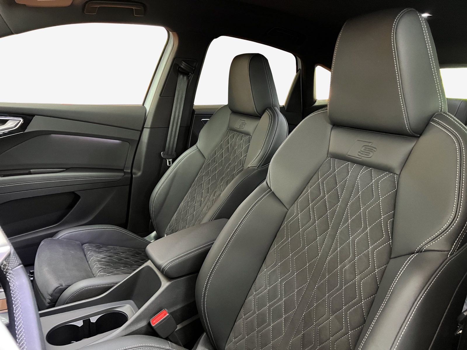 AUDI Q4 Sportback e-tron 45 Attraction quattro-image-8