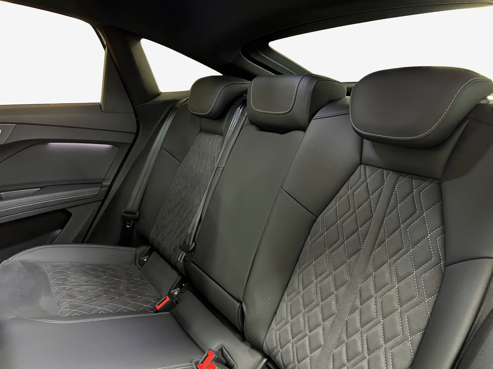 AUDI Q4 Sportback e-tron 45 Attraction quattro-image-12