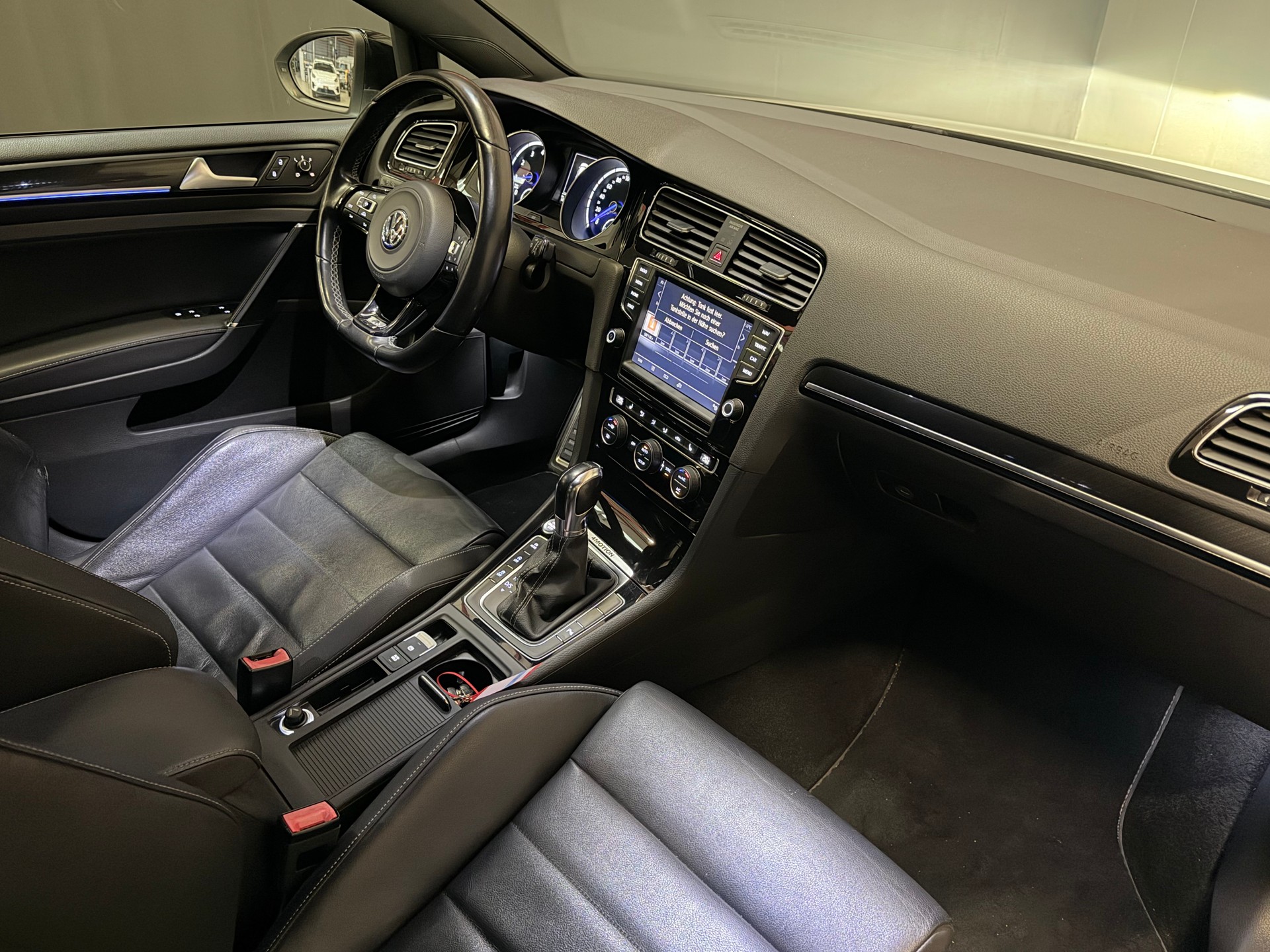 VW Golf 2.0 TSI R 4Motion DSG-image-18
