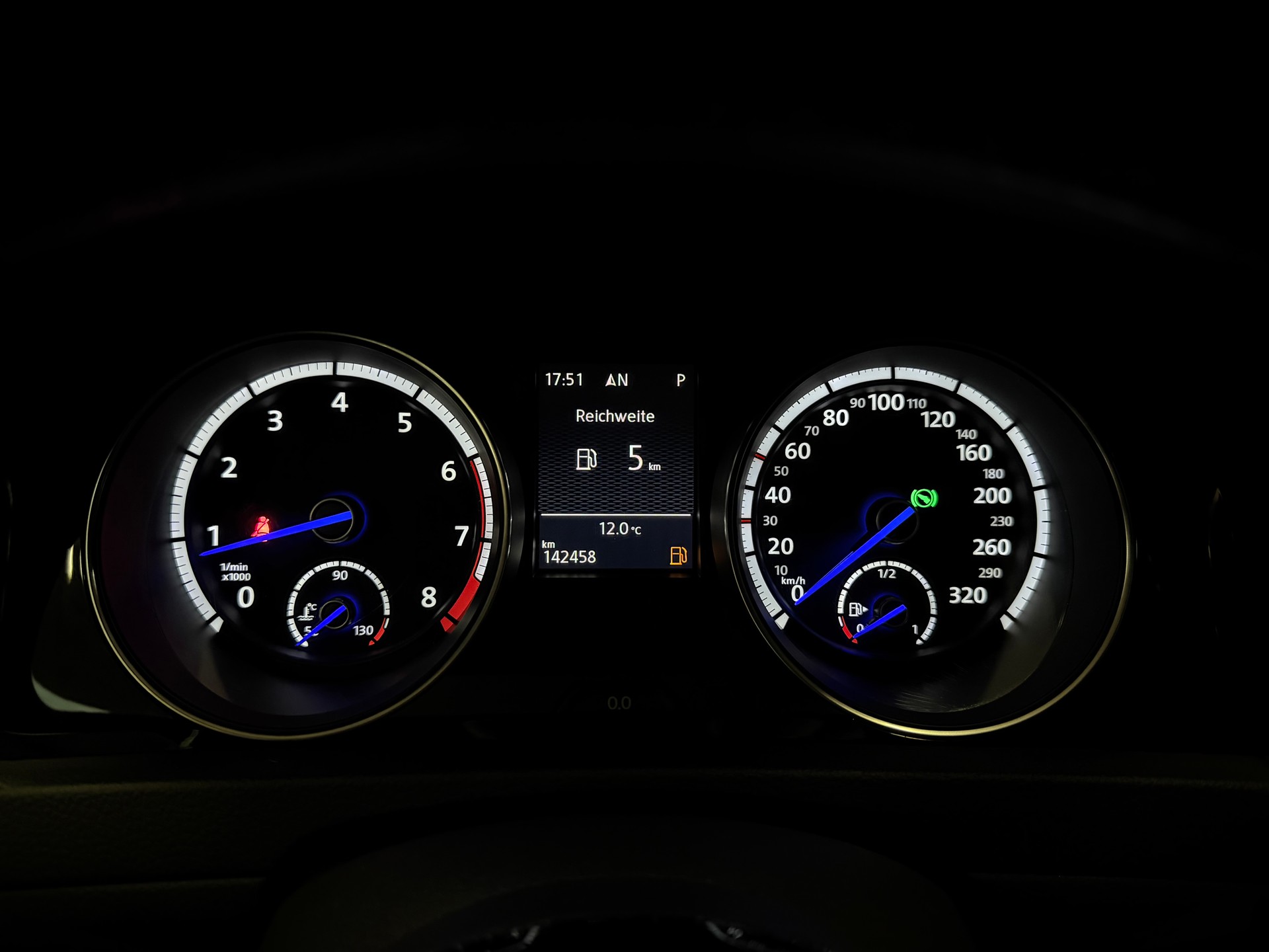 VW Golf 2.0 TSI R 4Motion DSG-image-19
