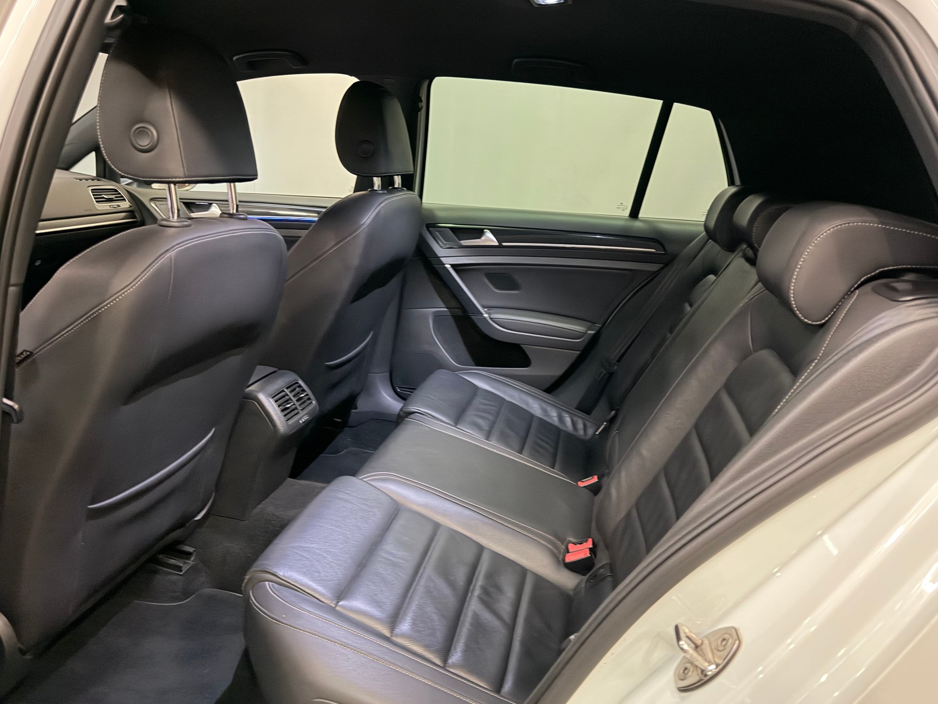 VW Golf 2.0 TSI R 4Motion DSG-image-14
