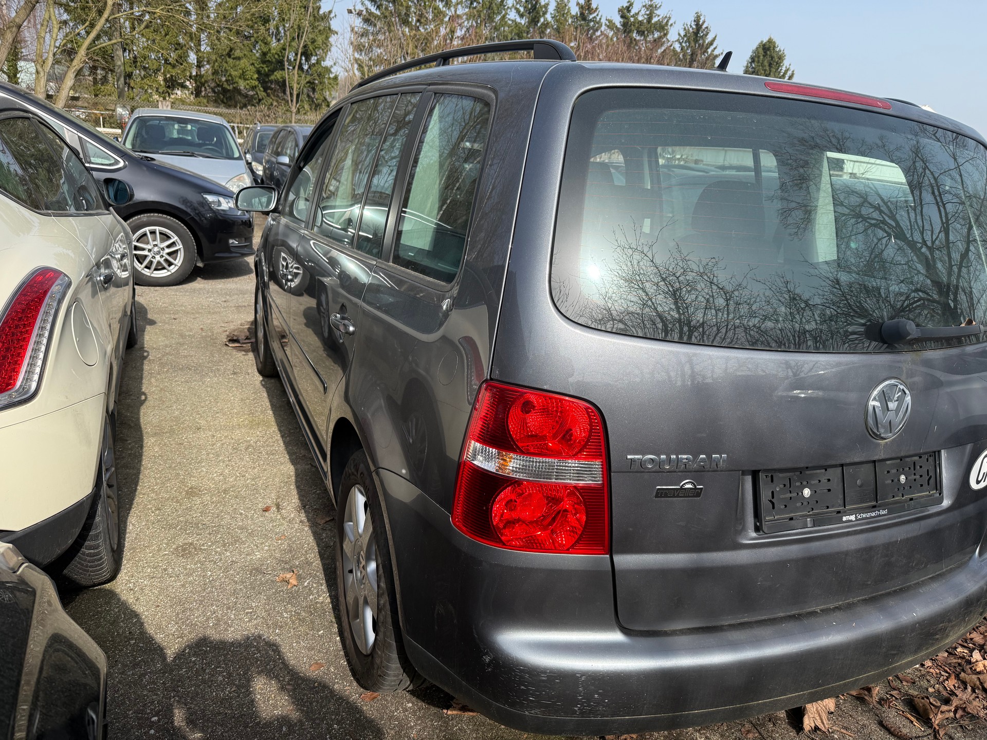 VW Touran 1.9 TDI Trendline Traveller-image-3