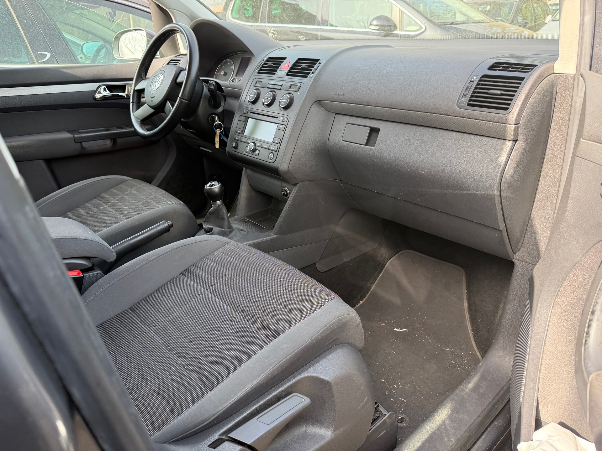 VW Touran 1.9 TDI Trendline Traveller-image-7