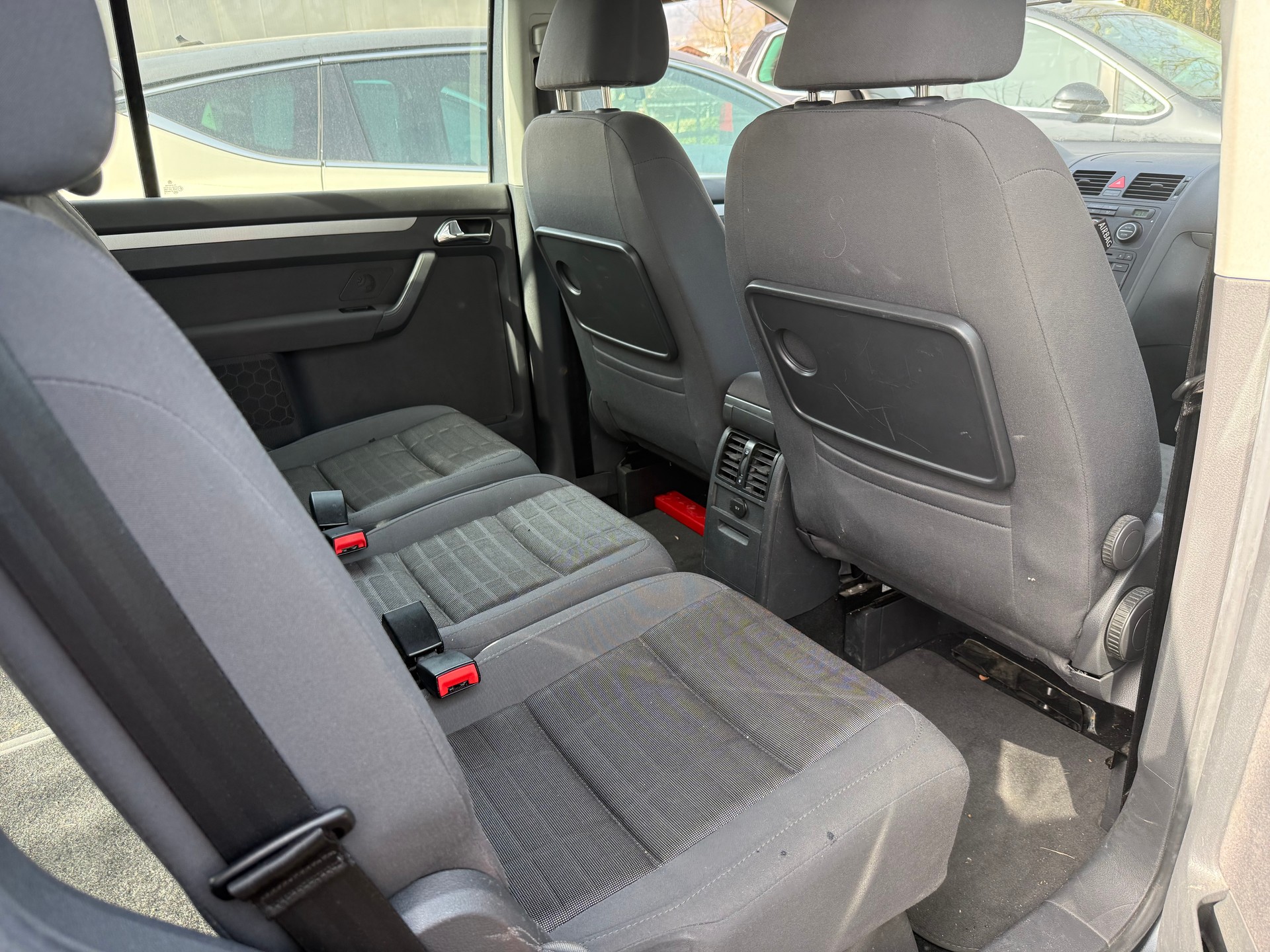 VW Touran 1.9 TDI Trendline Traveller-image-8