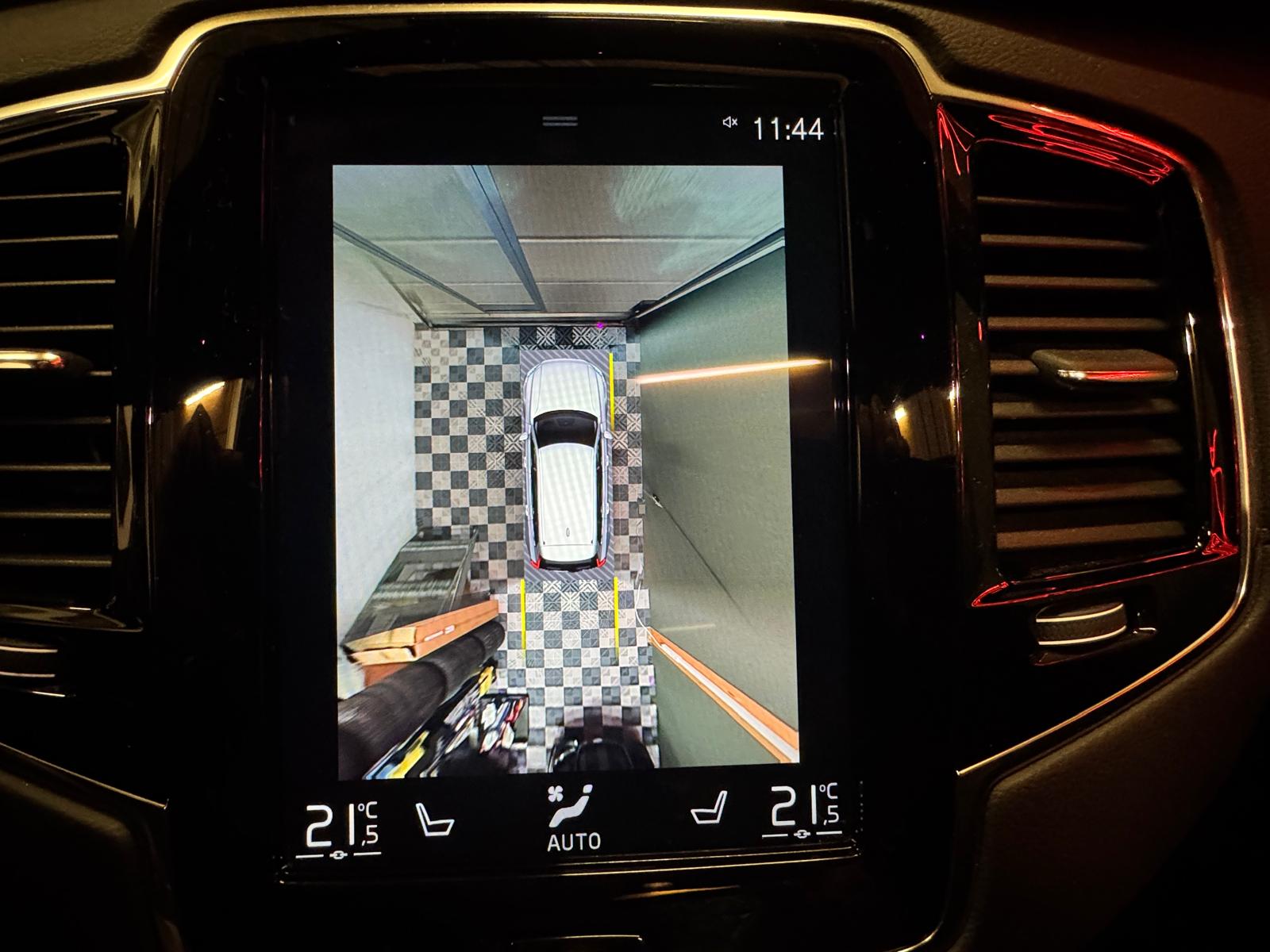 VOLVO XC90 T8 eAWD R-Design Geartronic-image-29