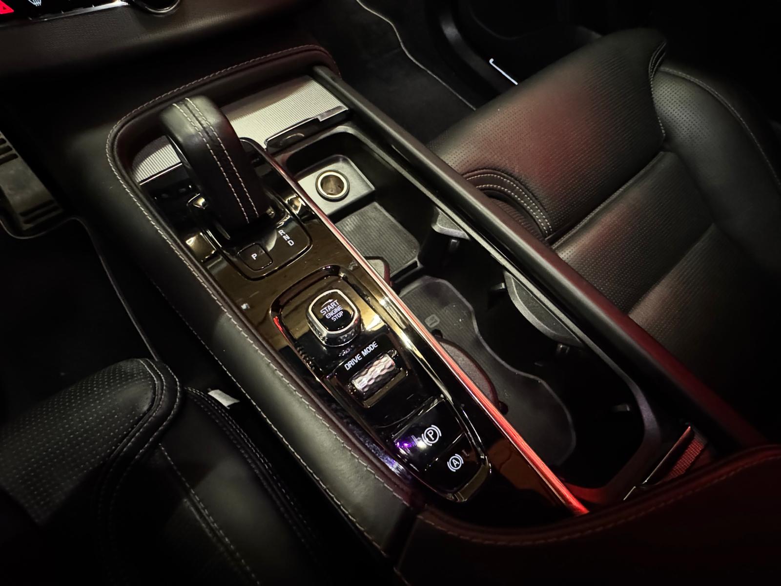 VOLVO XC90 T8 eAWD R-Design Geartronic-image-31