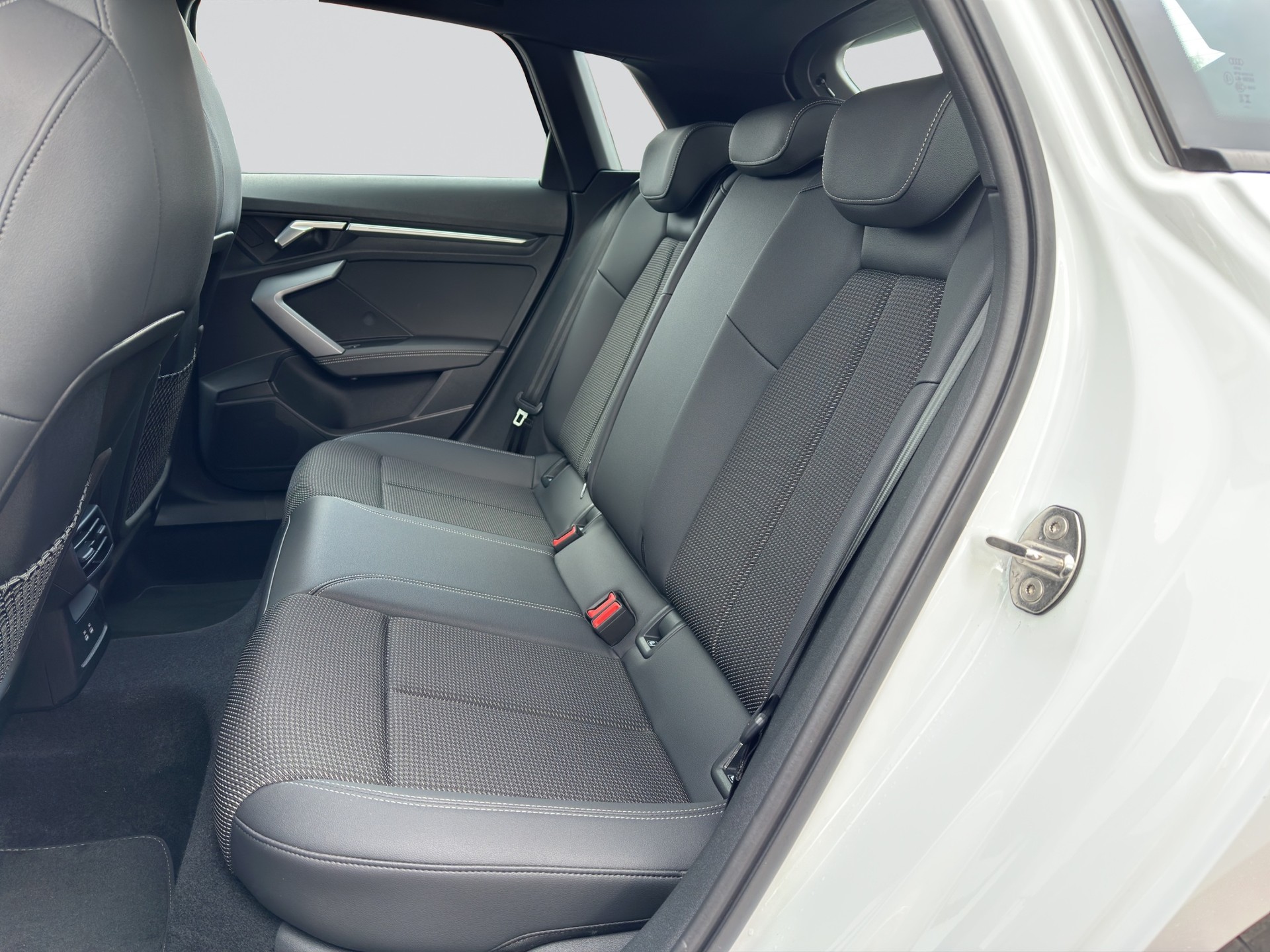 AUDI S3 Sportback TFSI quattro S-tronic-image-7