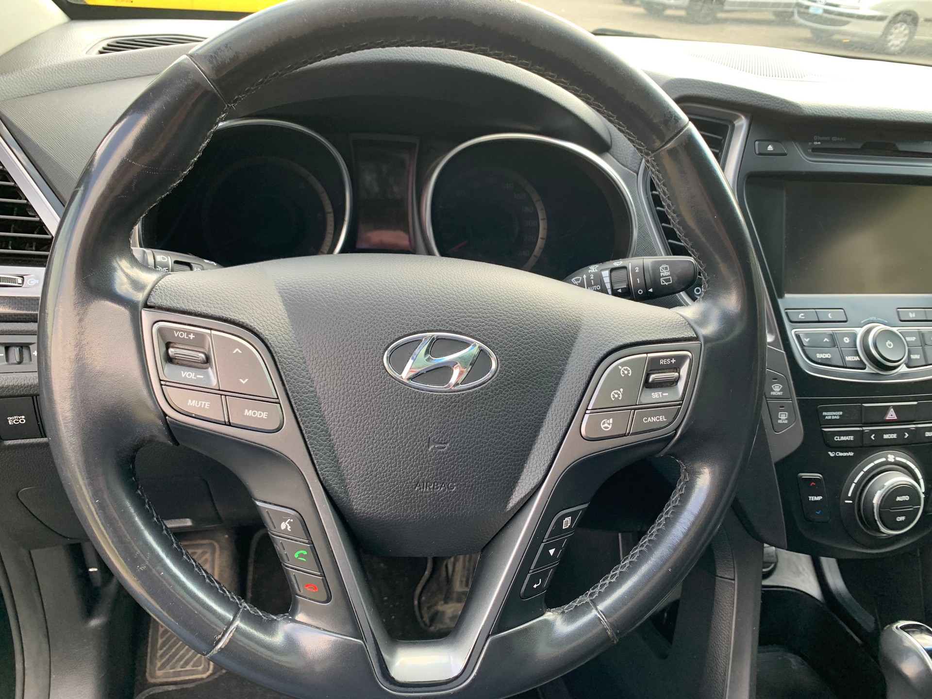 HYUNDAI Santa Fe 2.2 CRDI Premium 4WD Automatic-image-8