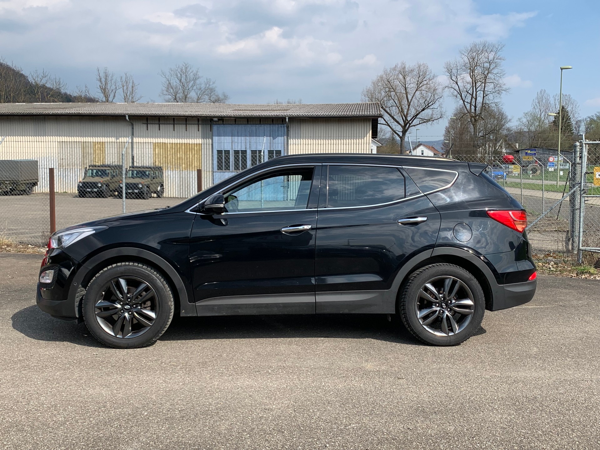 HYUNDAI Santa Fe 2.2 CRDI Premium 4WD Automatic-image-15