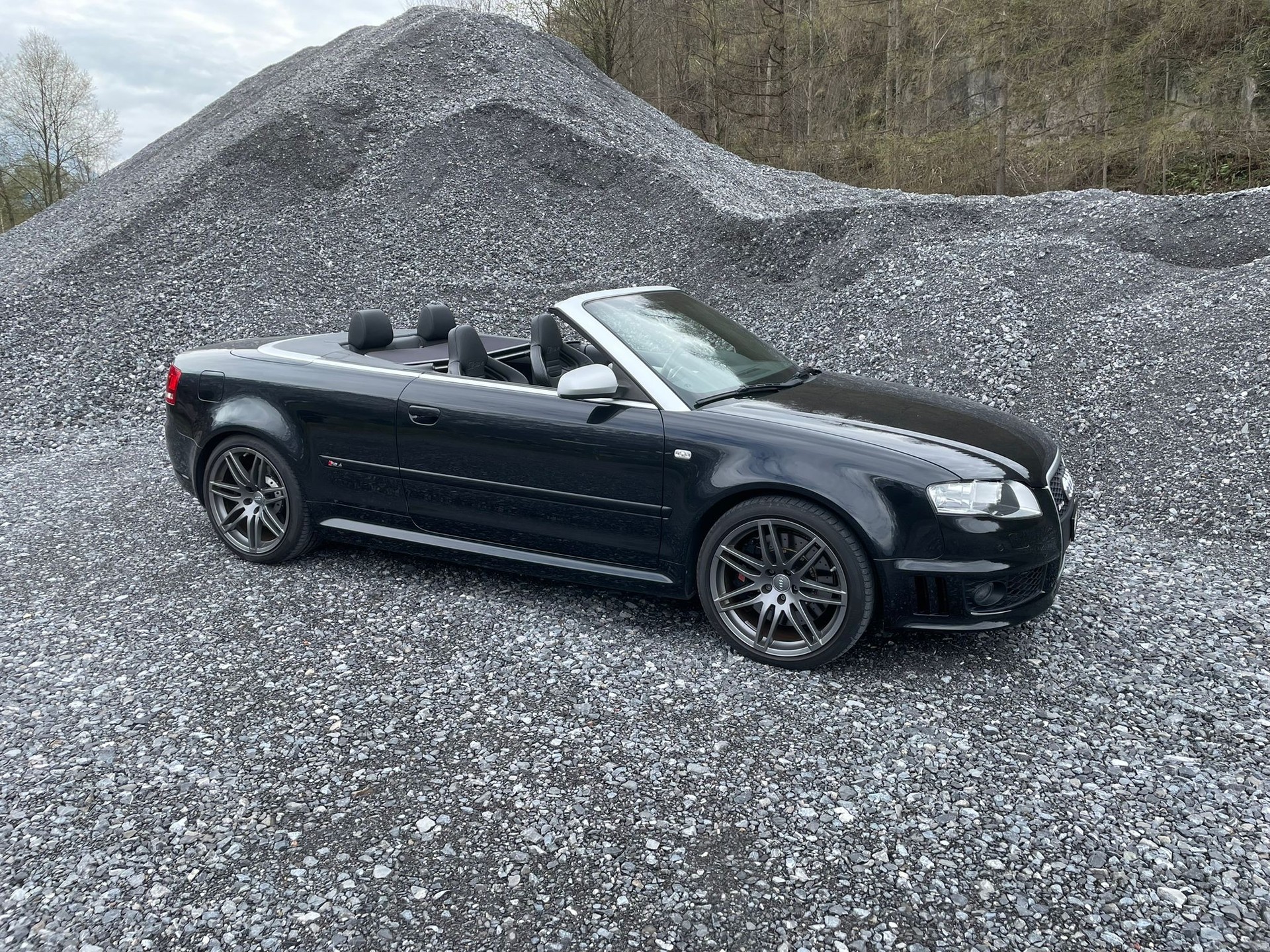 AUDI RS4 Cabriolet 4.2 V8 quattro-image-2