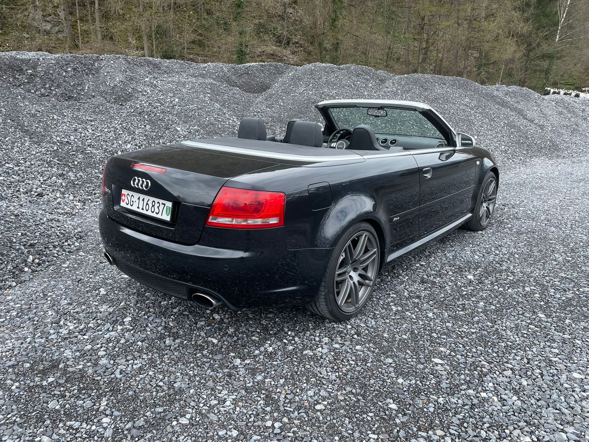 AUDI RS4 Cabriolet 4.2 V8 quattro-image-1