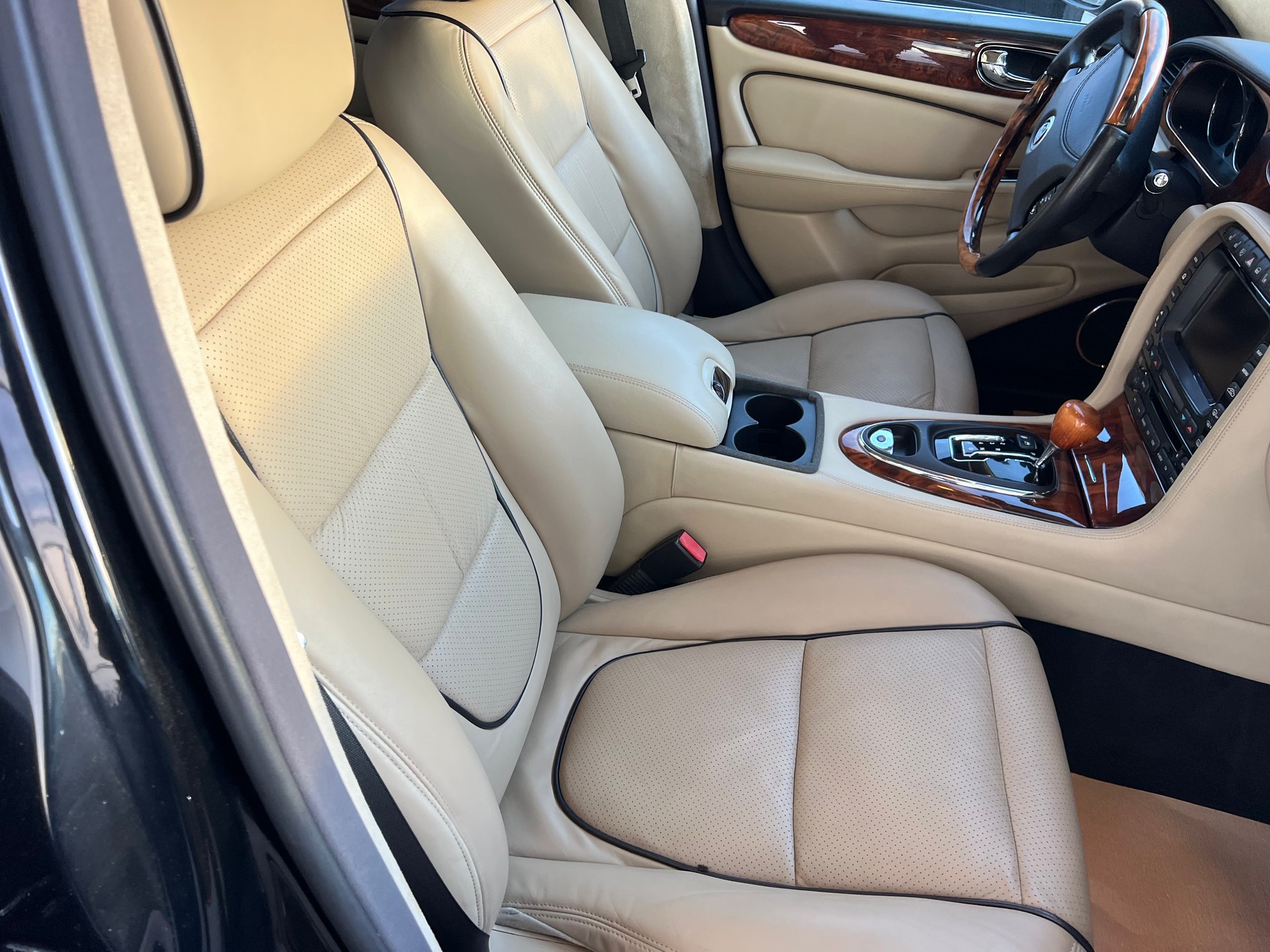 JAGUAR XJ6 2.7d V6 Executive *** Leder * Navigation * Tempomat ***-image-16