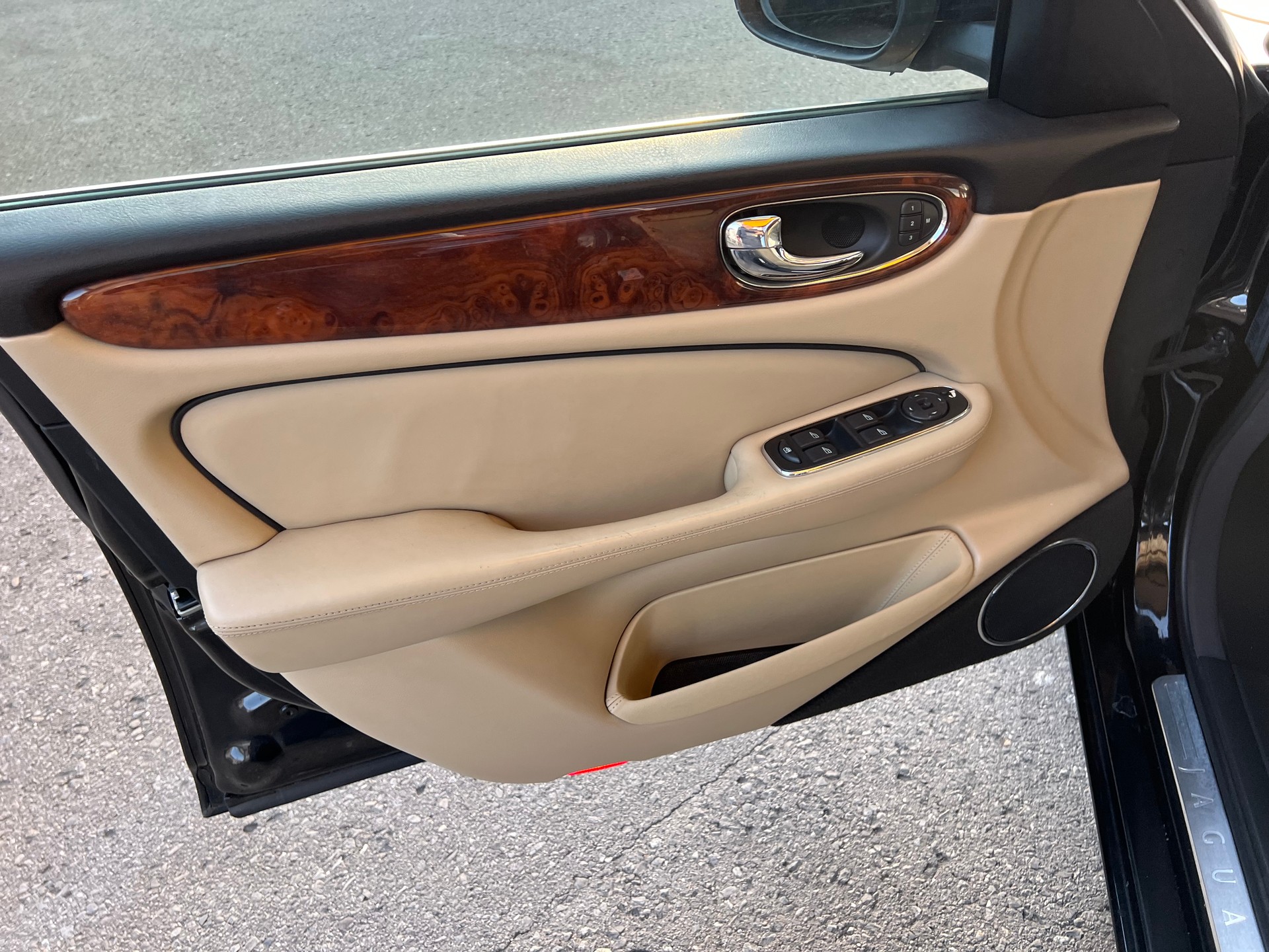 JAGUAR XJ6 2.7d V6 Executive *** Leder * Navigation * Tempomat ***-image-25