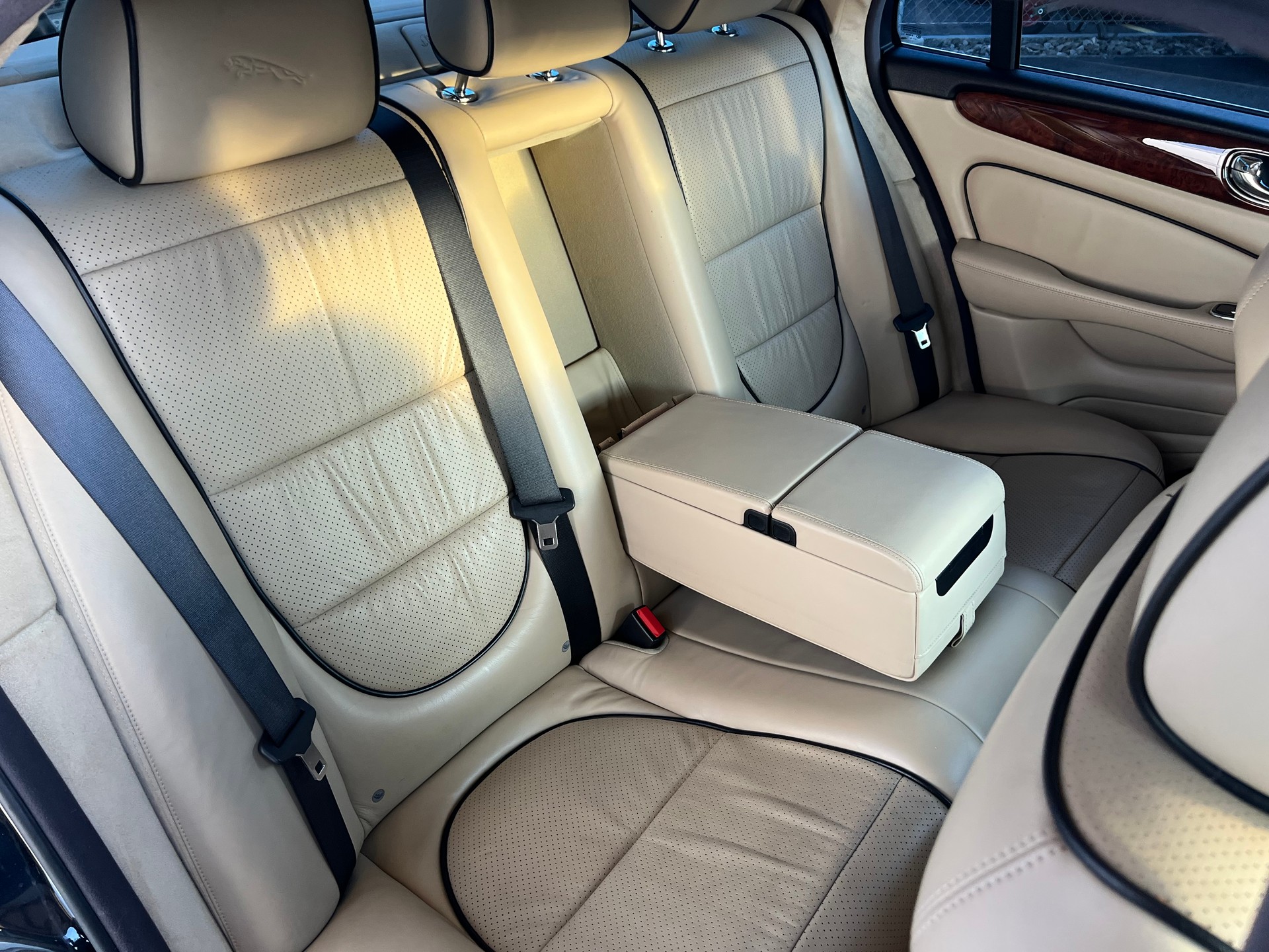 JAGUAR XJ6 2.7d V6 Executive *** Leder * Navigation * Tempomat ***-image-12