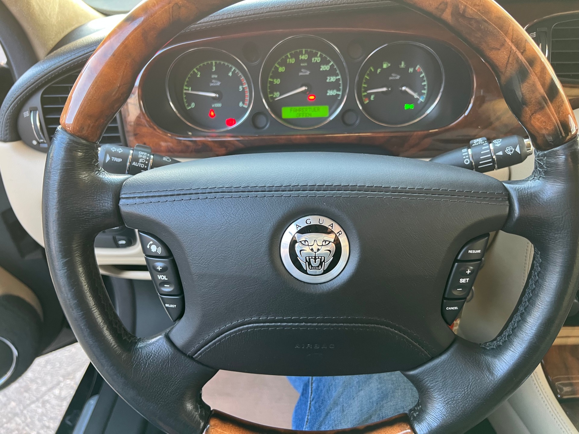 JAGUAR XJ6 2.7d V6 Executive *** Leder * Navigation * Tempomat ***-image-22