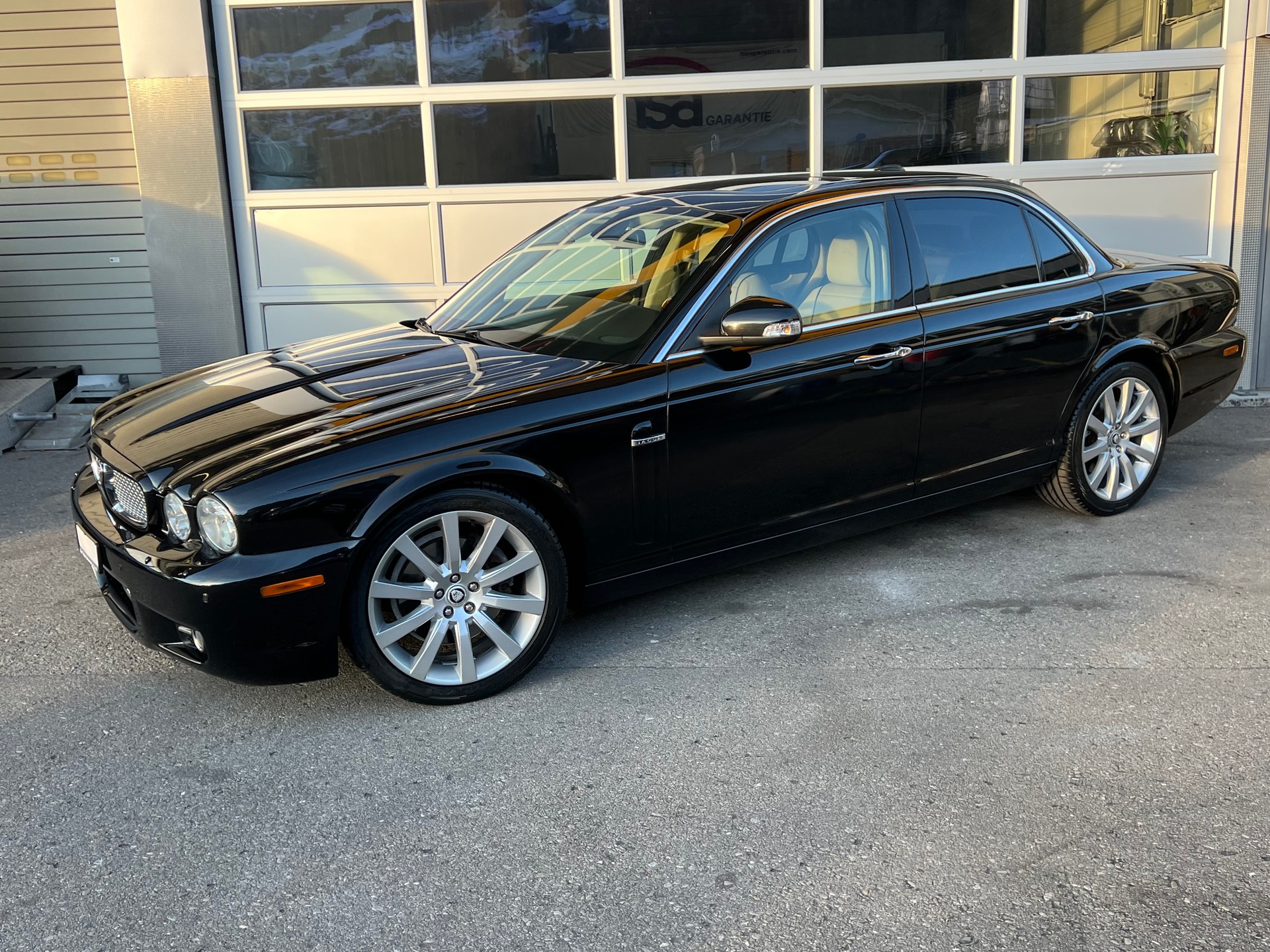 JAGUAR XJ6 2.7d V6 Executive *** Leder * Navigation * Tempomat ***-image-6
