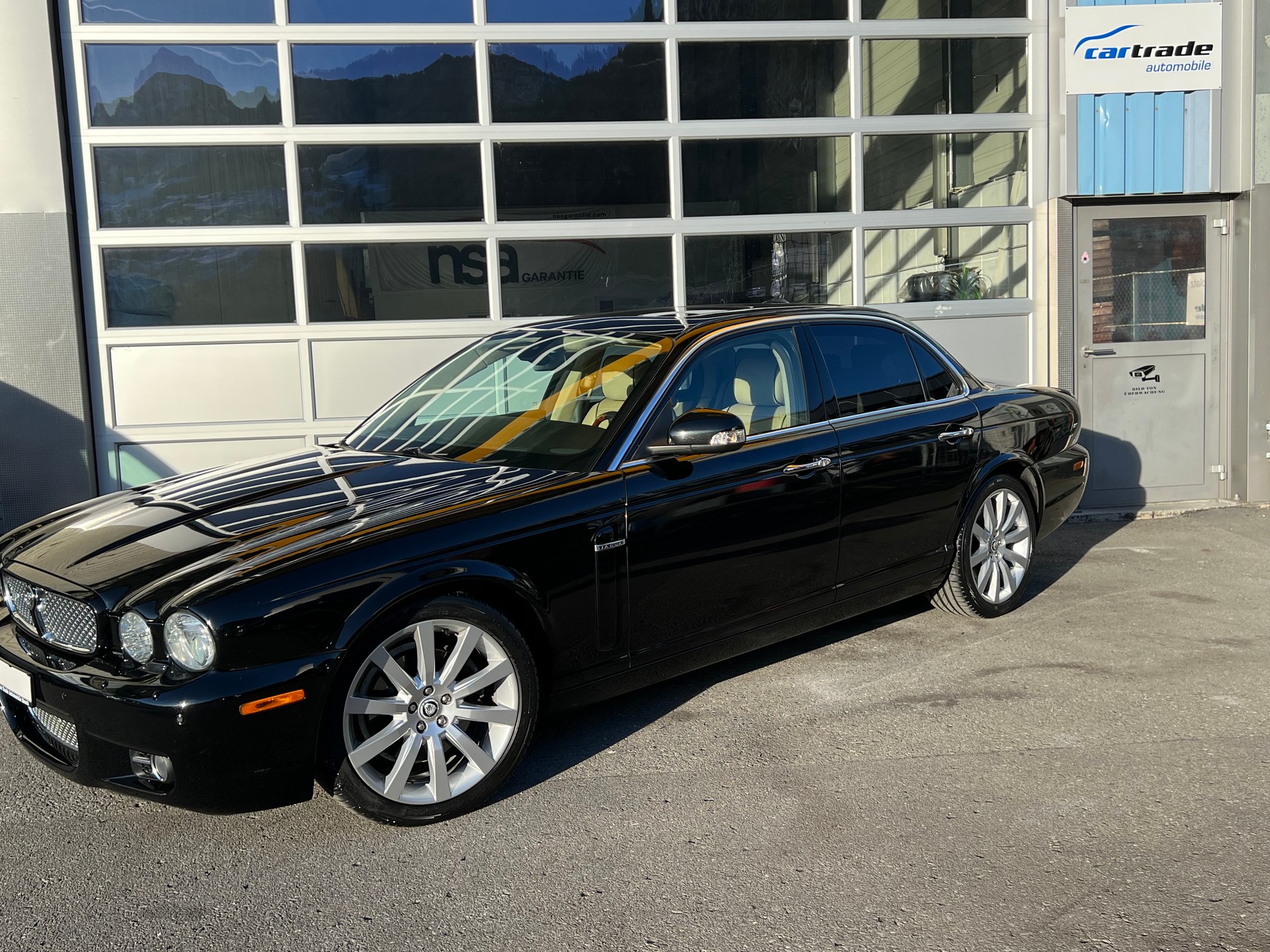 JAGUAR XJ6 2.7d V6 Executive *** Leder * Navigation * Tempomat ***-showroom-element-1
