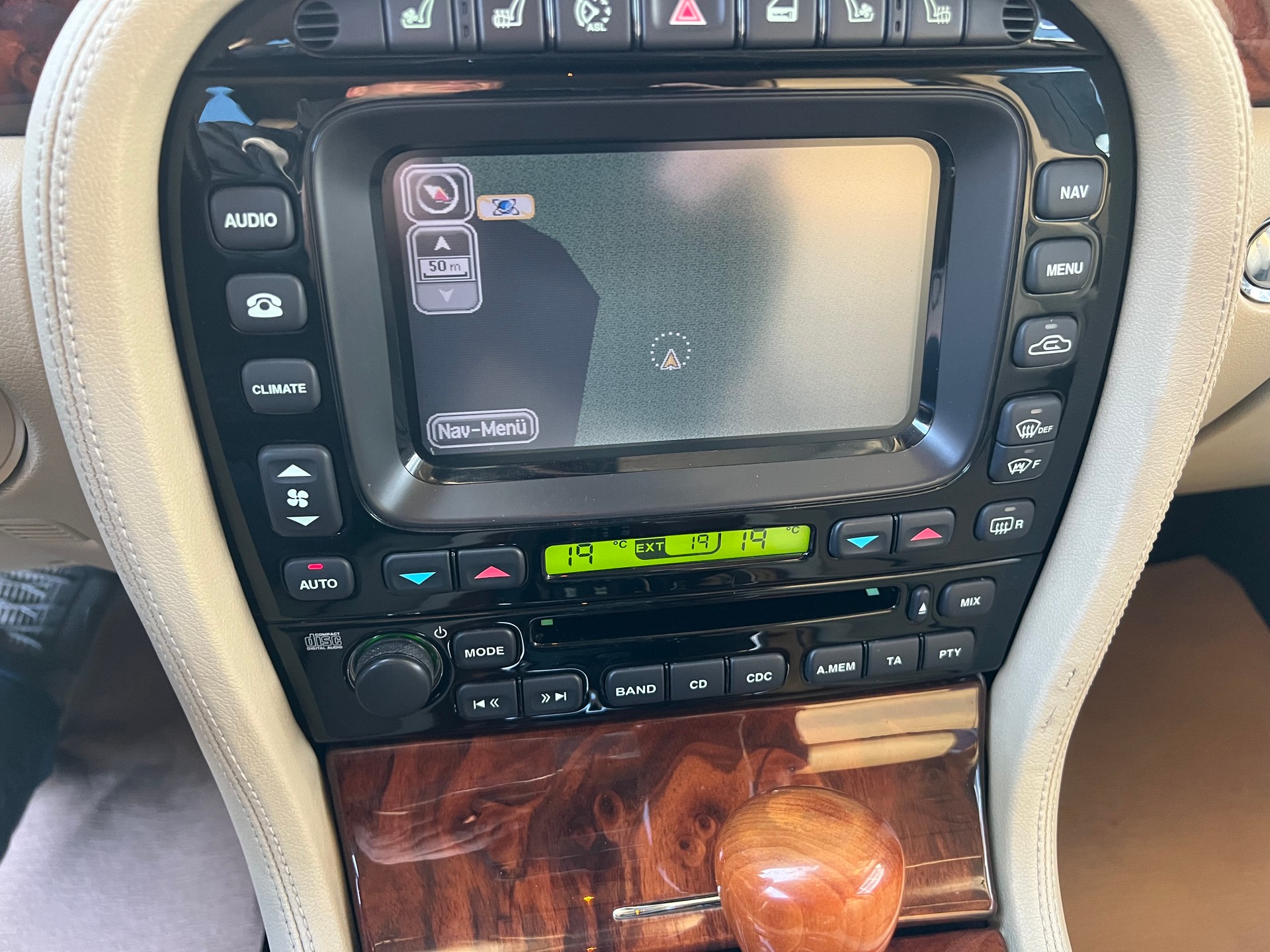JAGUAR XJ6 2.7d V6 Executive *** Leder * Navigation * Tempomat ***-image-20