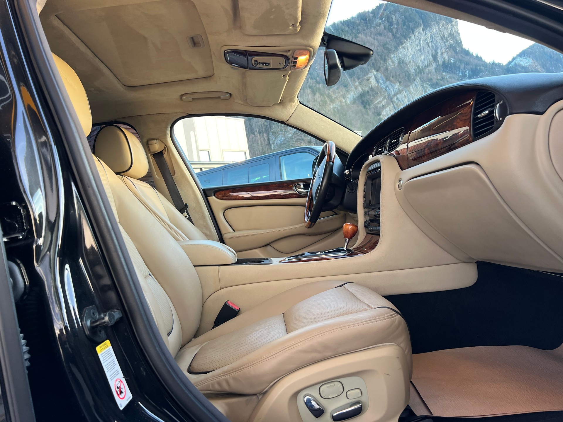 JAGUAR XJ6 2.7d V6 Executive *** Leder * Navigation * Tempomat ***-image-17