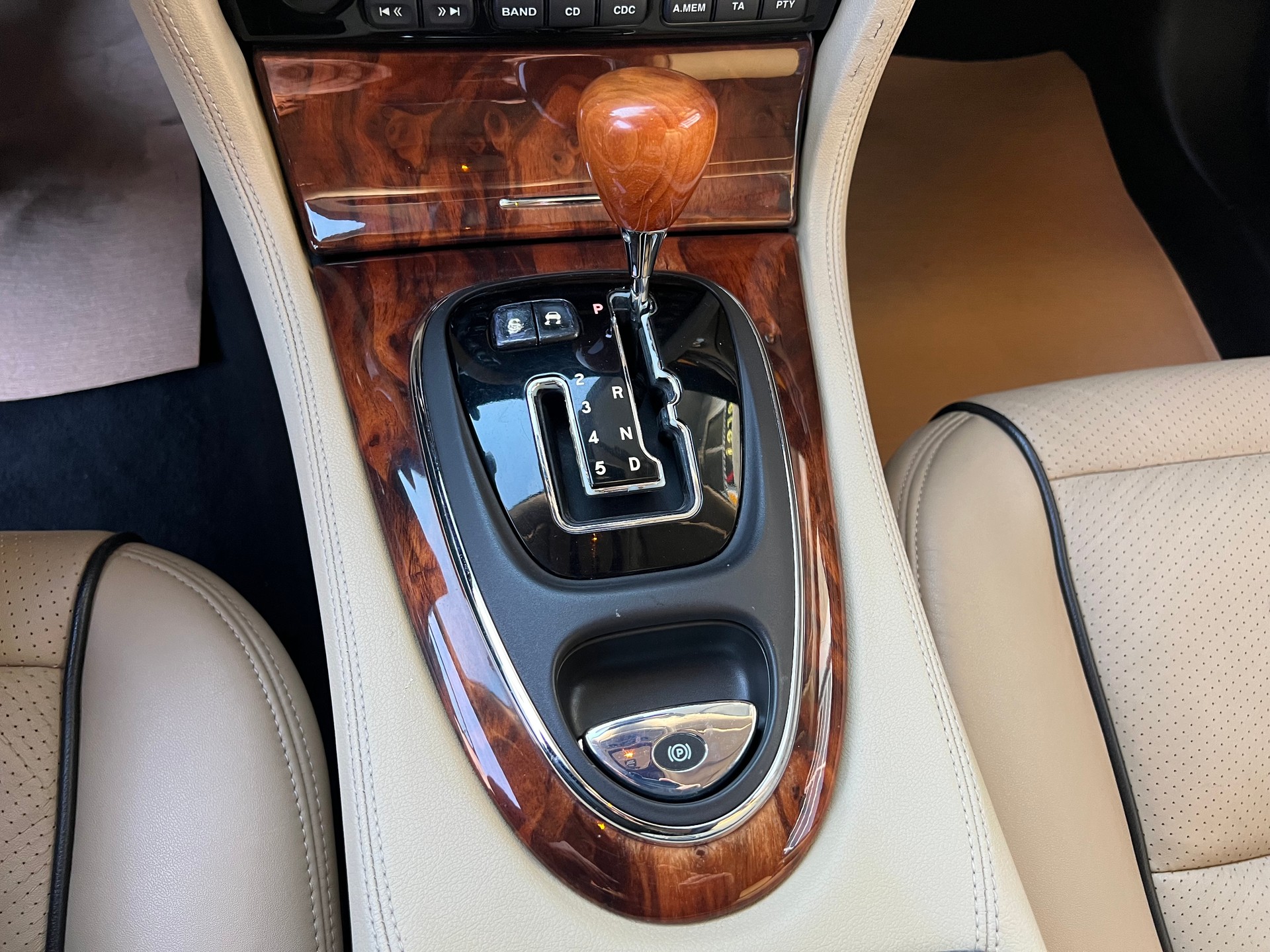 JAGUAR XJ6 2.7d V6 Executive *** Leder * Navigation * Tempomat ***-image-19