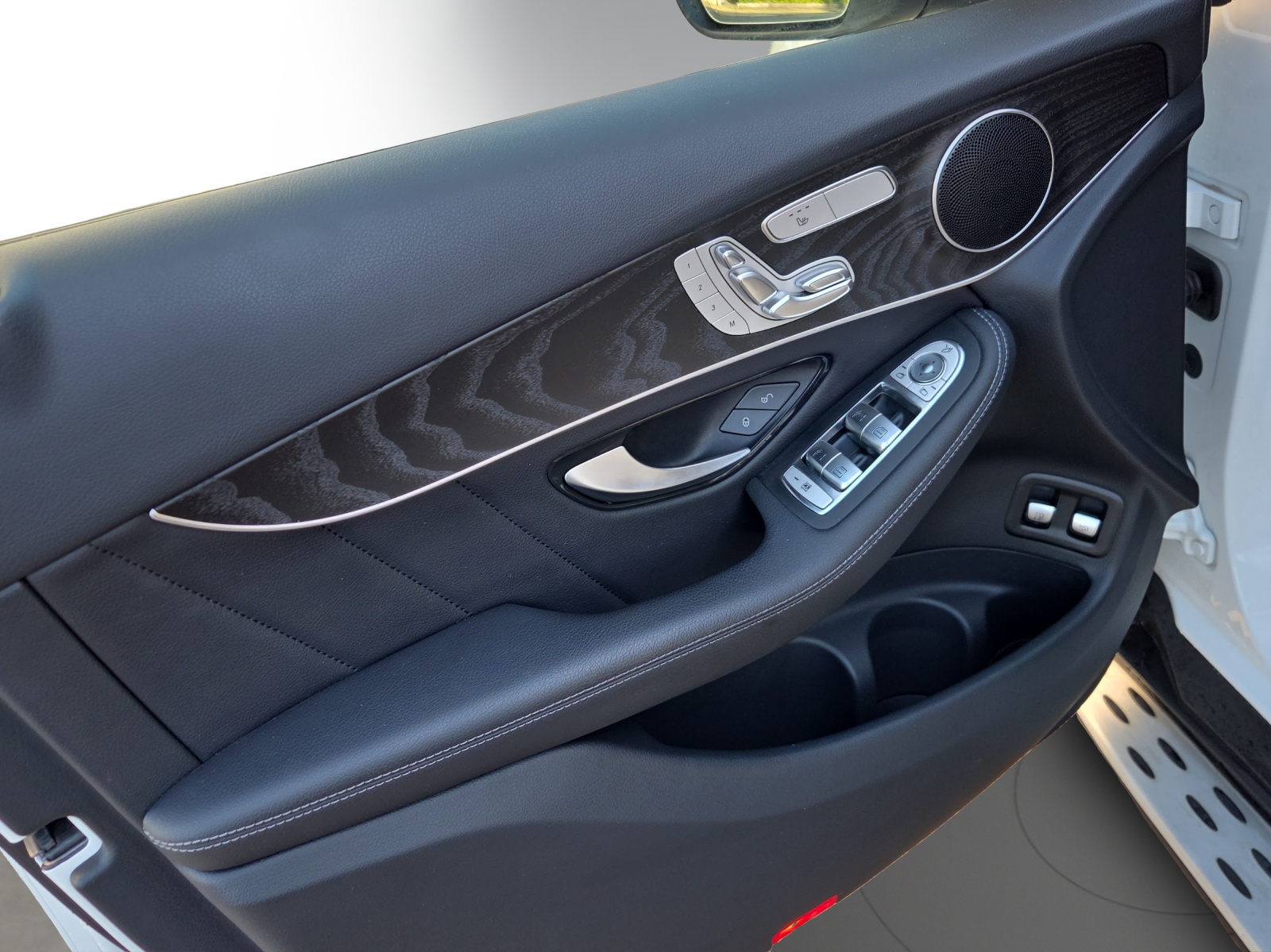 Image MERCEDES-BENZ GLC-300 GLC 300 e AMG Line 4Matic 9G-Tronic