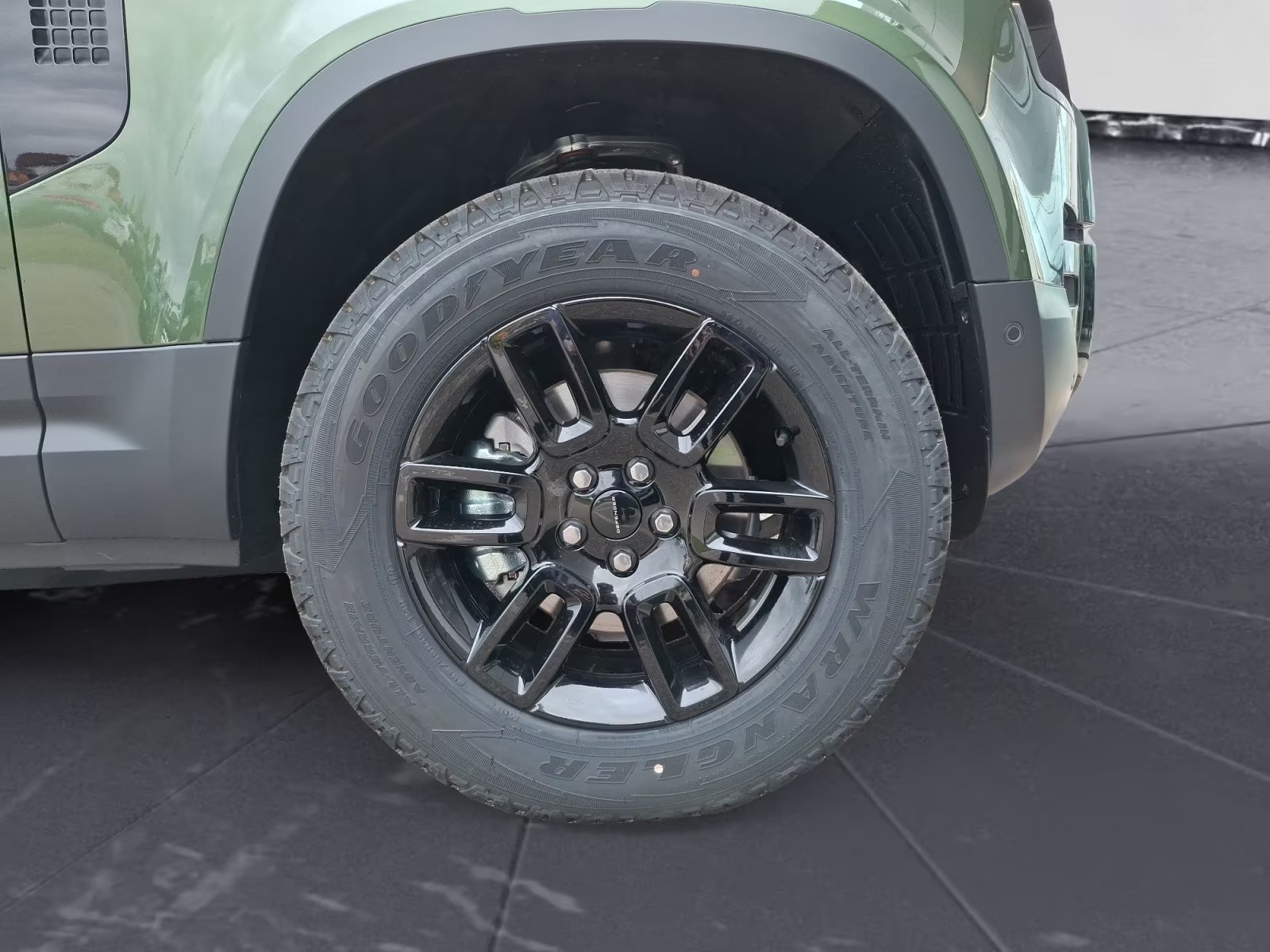 LAND ROVER Defender 90 3.0D I6 200 S AT8-image-2