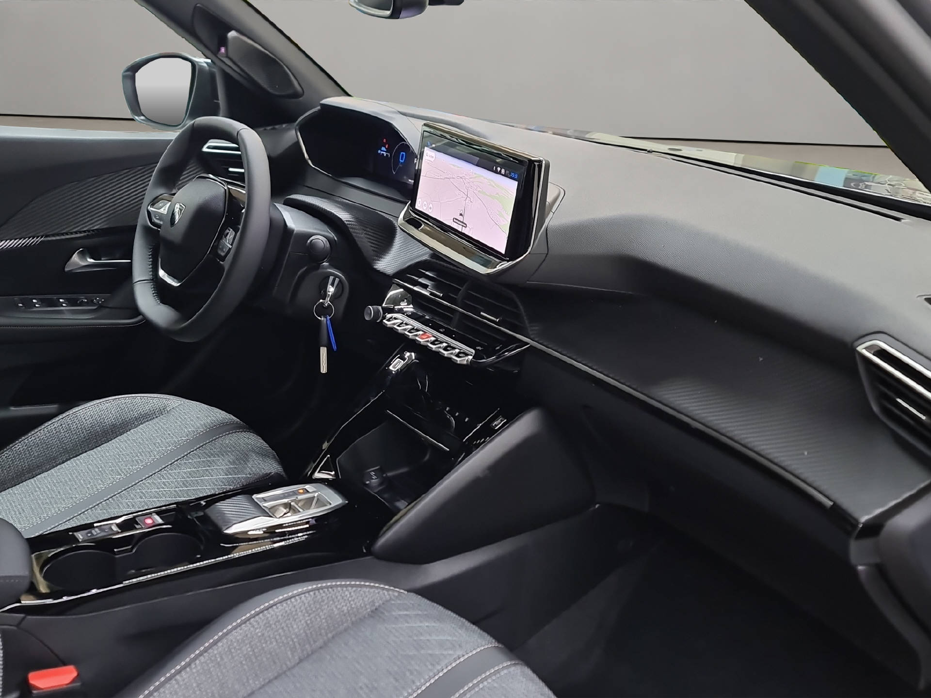 PEUGEOT 2008 1.2 Hybrid 145 Allure-image-10