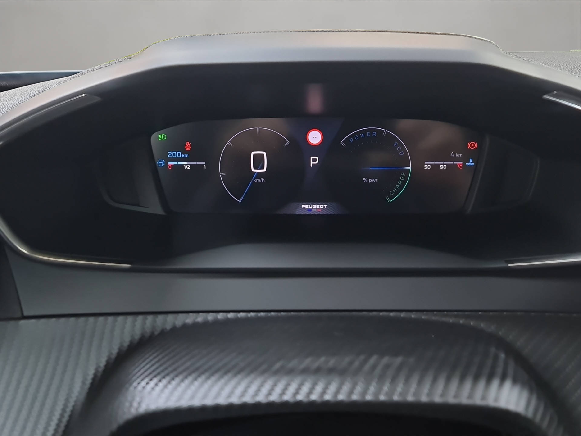 PEUGEOT 2008 1.2 Hybrid 145 Allure-image-7