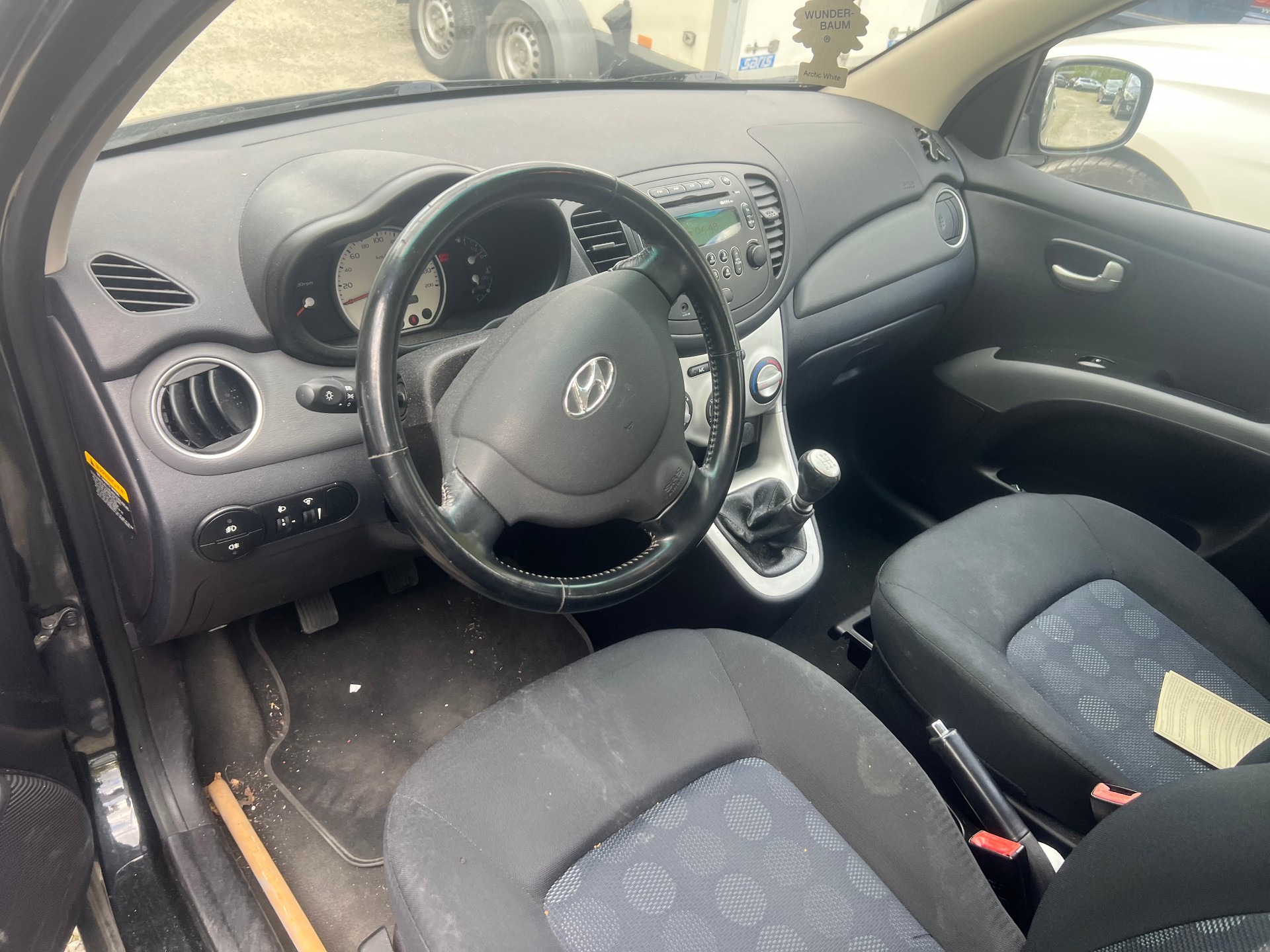 HYUNDAI i10 1.1 Style-image-8
