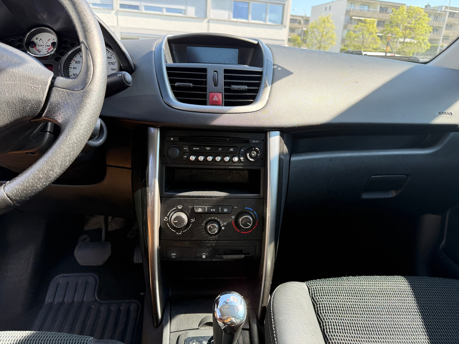 PEUGEOT 207 1.6 16V Allure Automatic-image-5