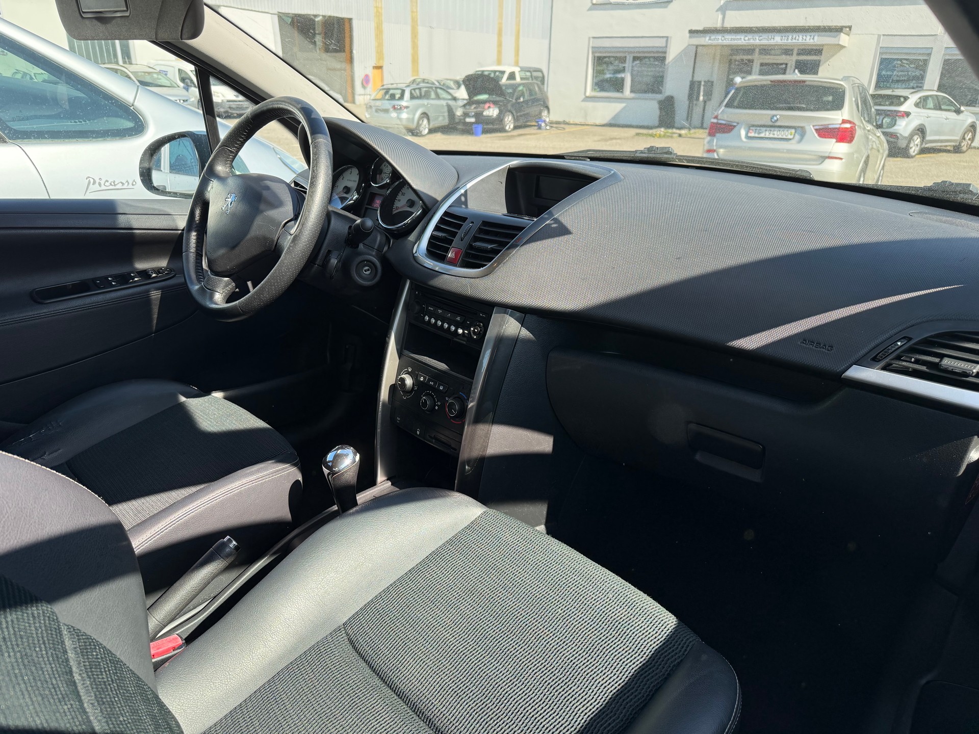 PEUGEOT 207 1.6 16V Allure Automatic-image-7