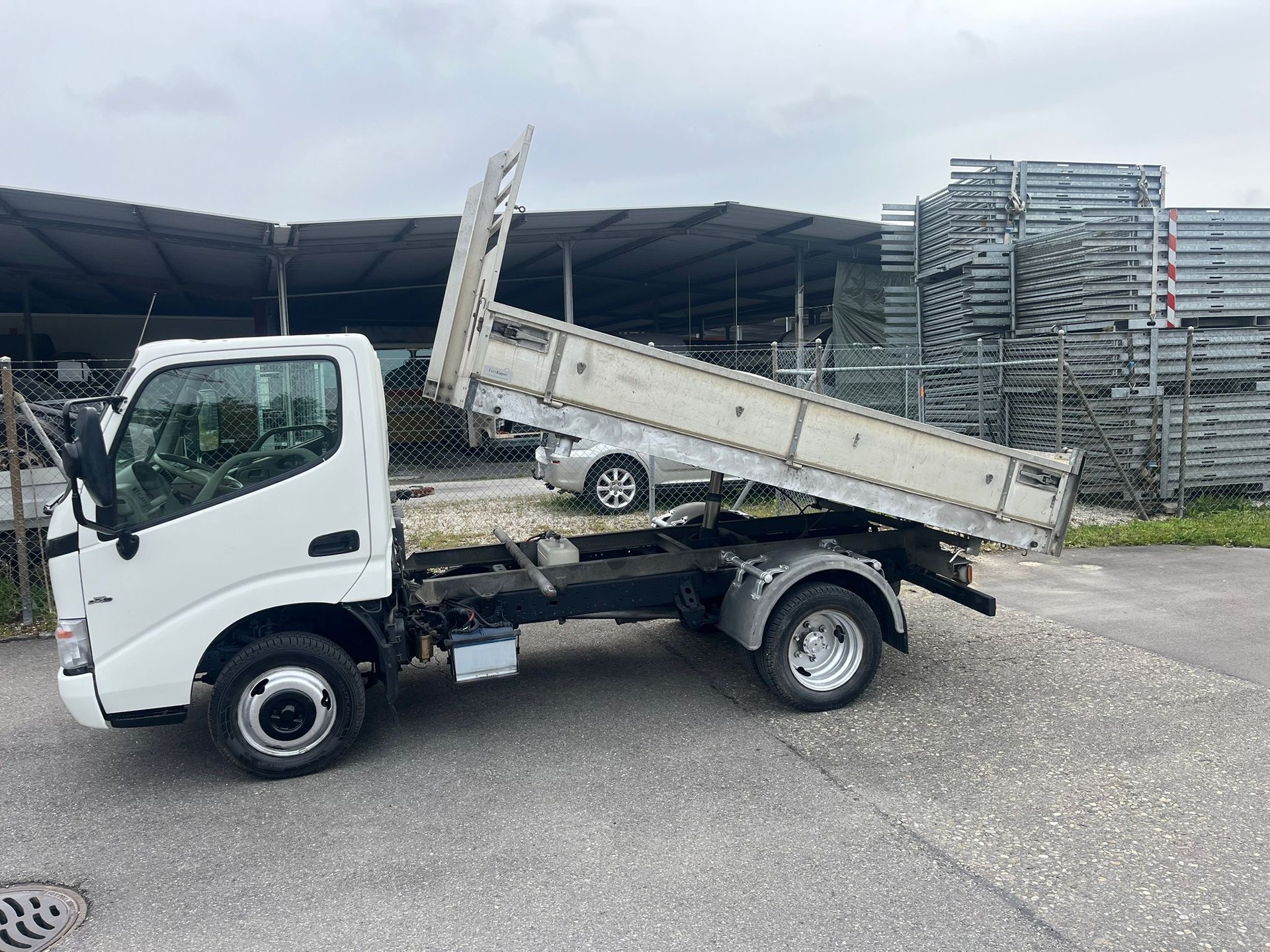 TOYOTA Dyna 150 3.0D-4D-image-3