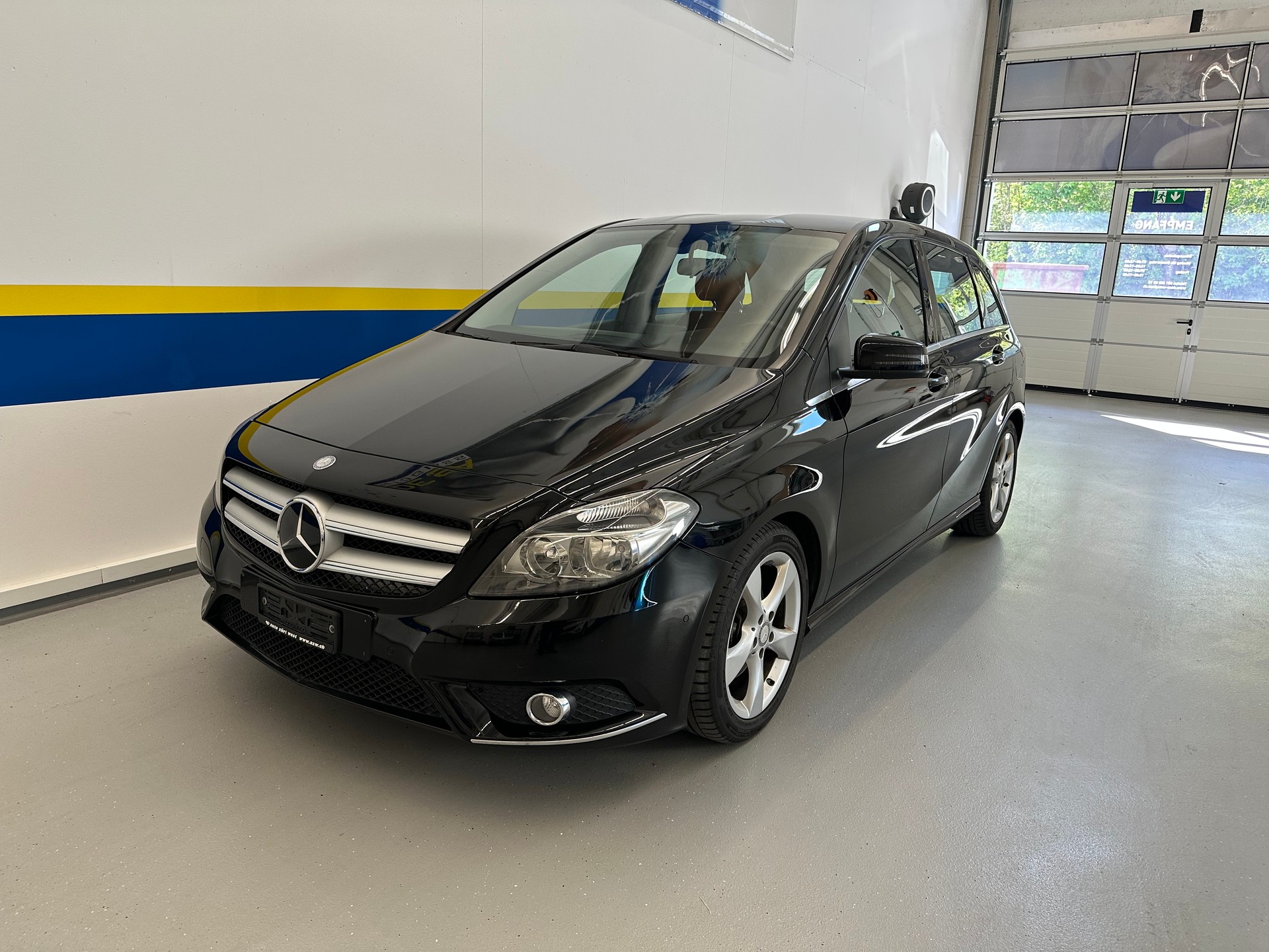 MERCEDES-BENZ B 200-image-0