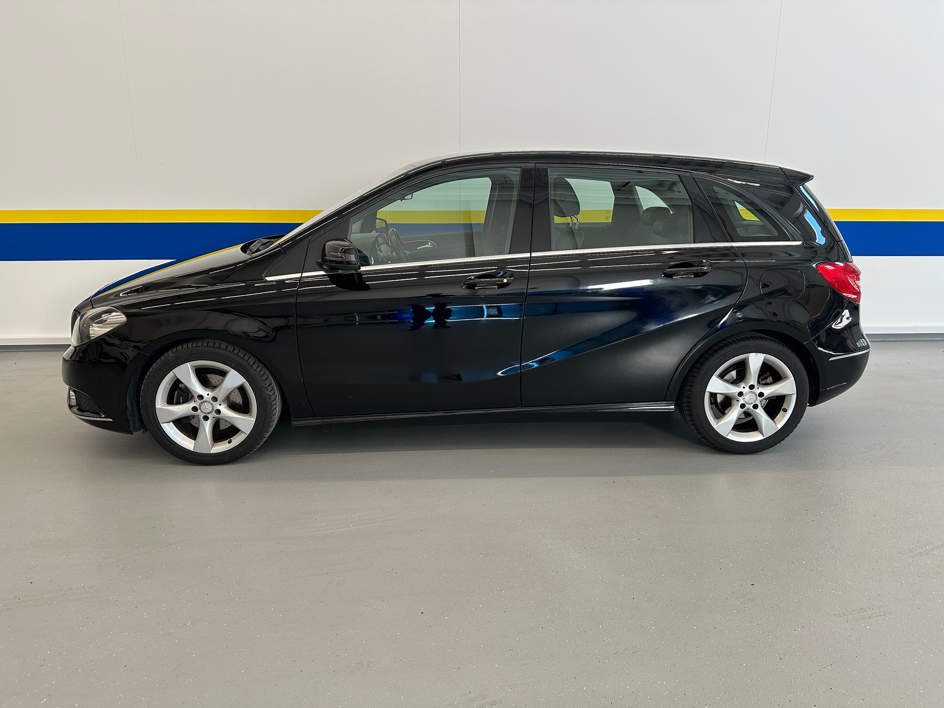 MERCEDES-BENZ B 200-image-2
