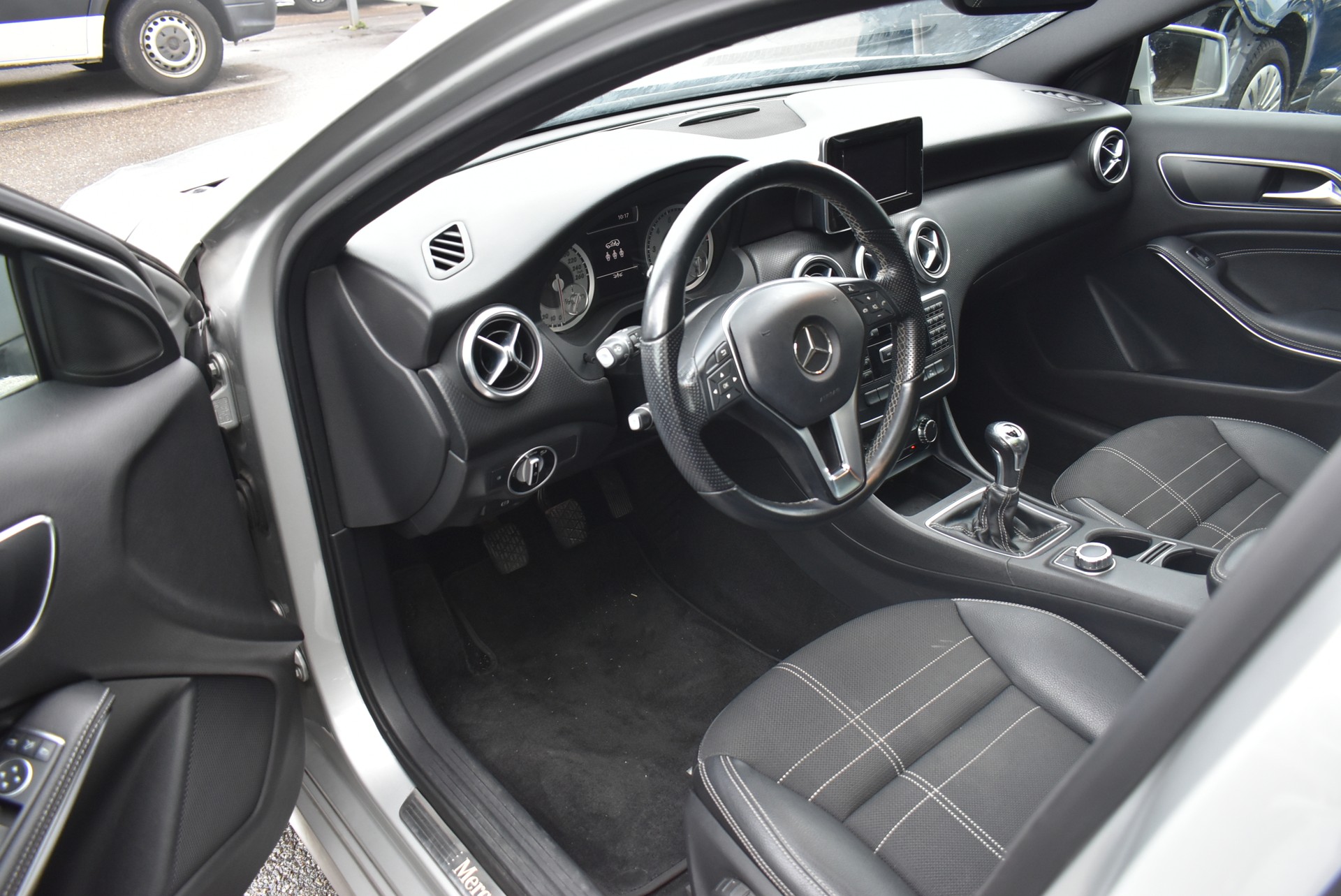 MERCEDES-BENZ A 180 Style-image-1