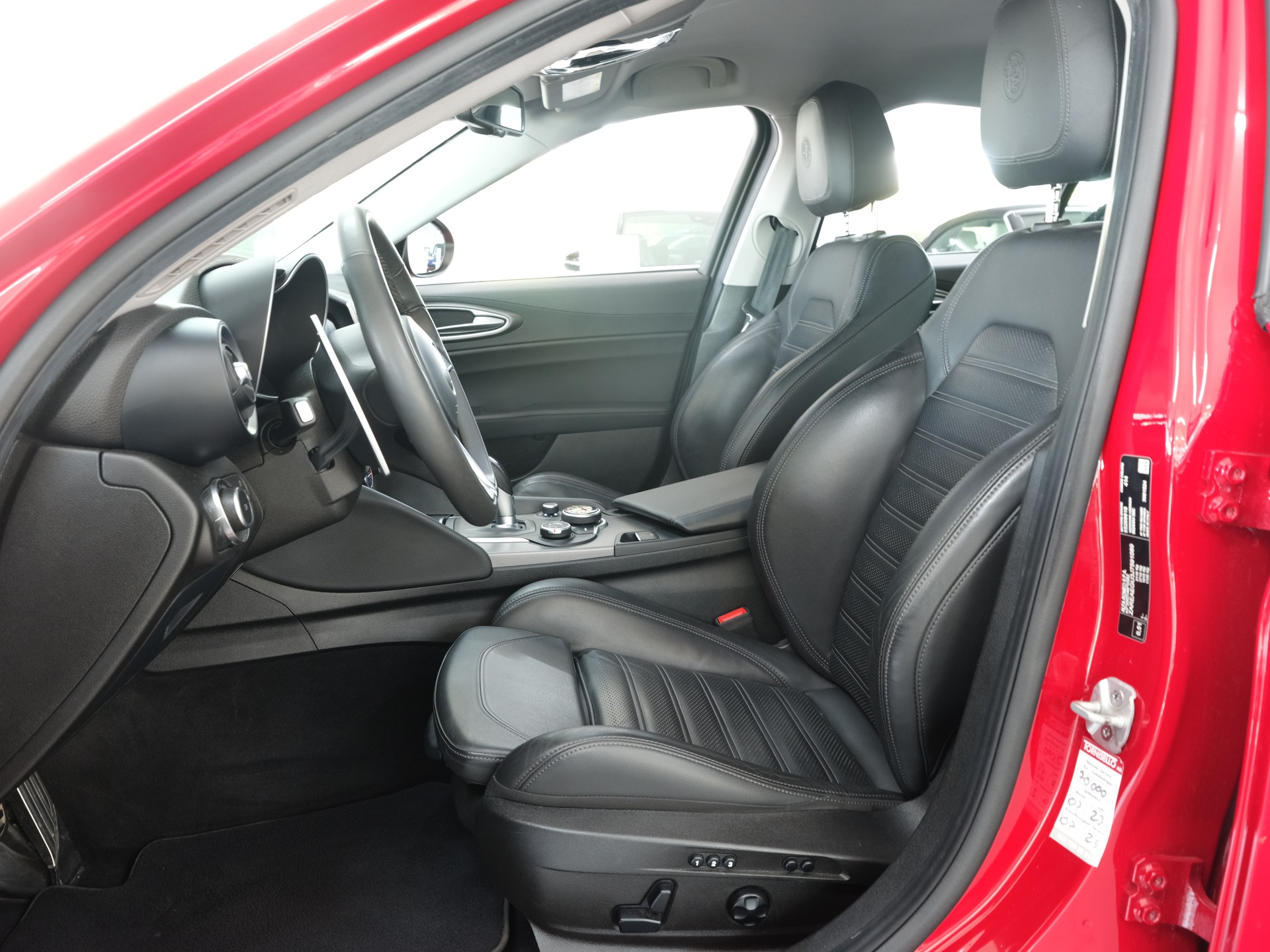 ALFA ROMEO Giulia 2.2 JTDM Veloce Q4 Automatic *CAR-PLAY*ASSISTENZ-PAKET*-image-9