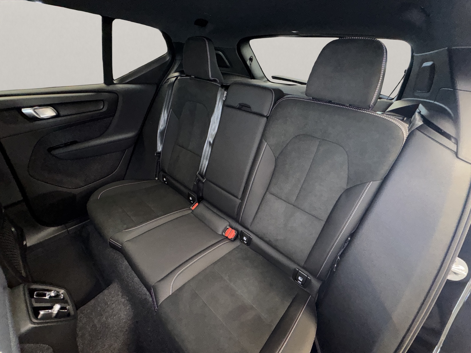 VOLVO EX40 Twin XCENTRIC Edition AWD-image-13