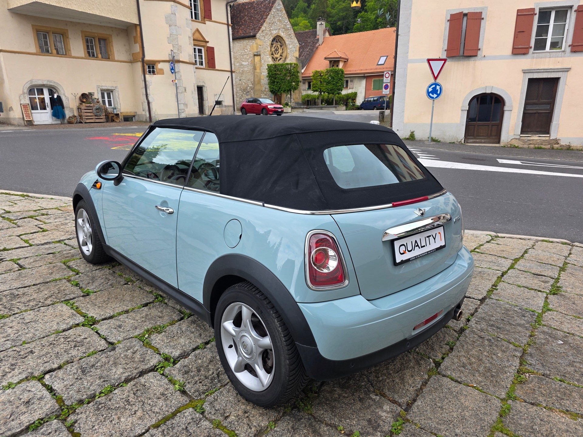 MINI Cooper Cabriolet-image-5