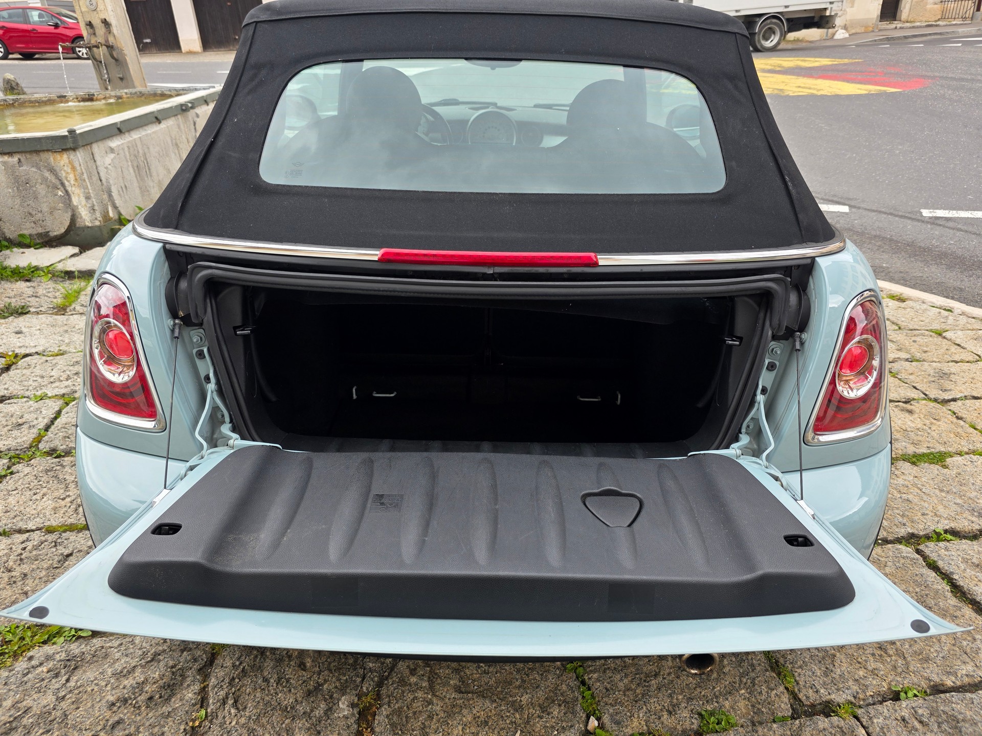 MINI Cooper Cabriolet-image-11