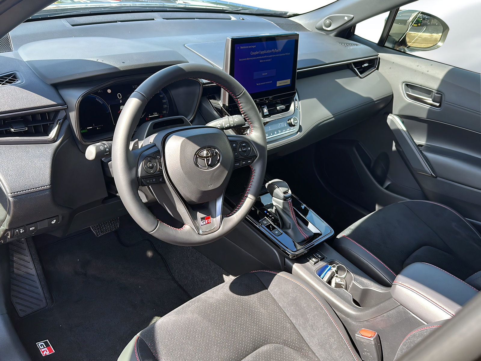 TOYOTA Corolla Cross 2.0 GR Sport e-CVT AWD-image-4
