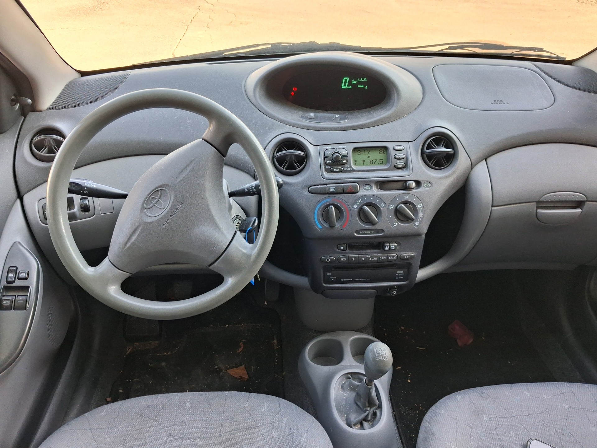 TOYOTA Yaris 1.0 Linea Terra-image-8