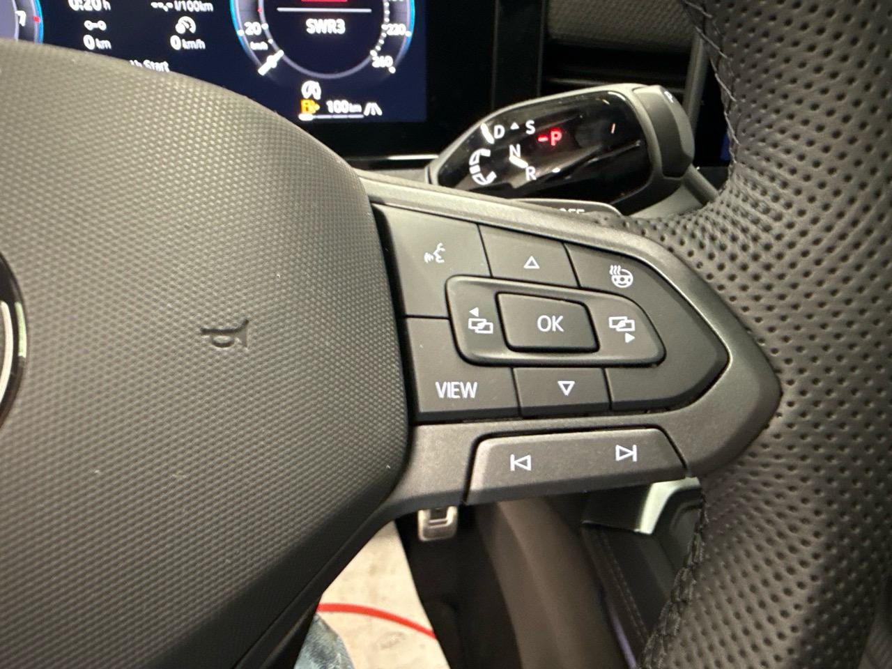 VW T-Roc 1.5 eTSI R-Line Black Style-image-10